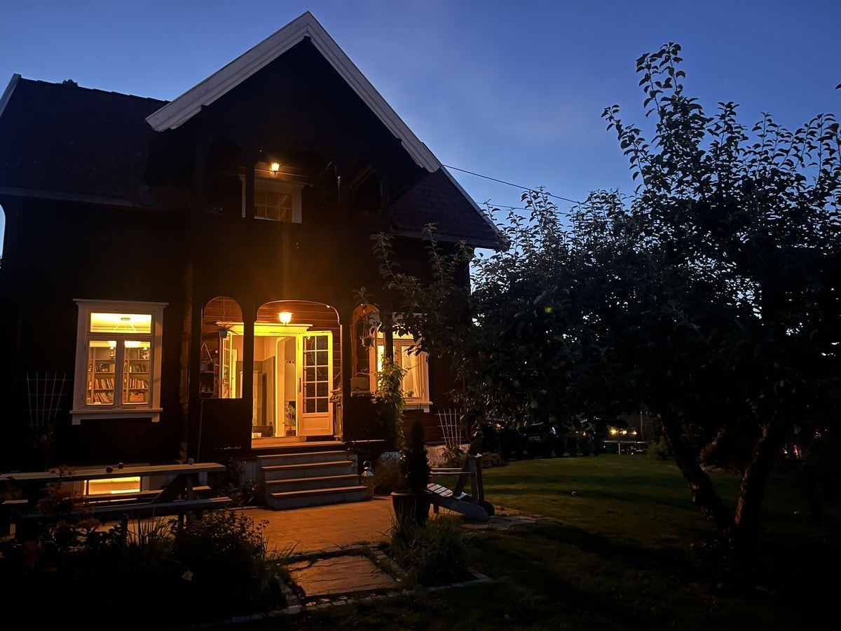 Hus kveldsdetalj Galleribilde