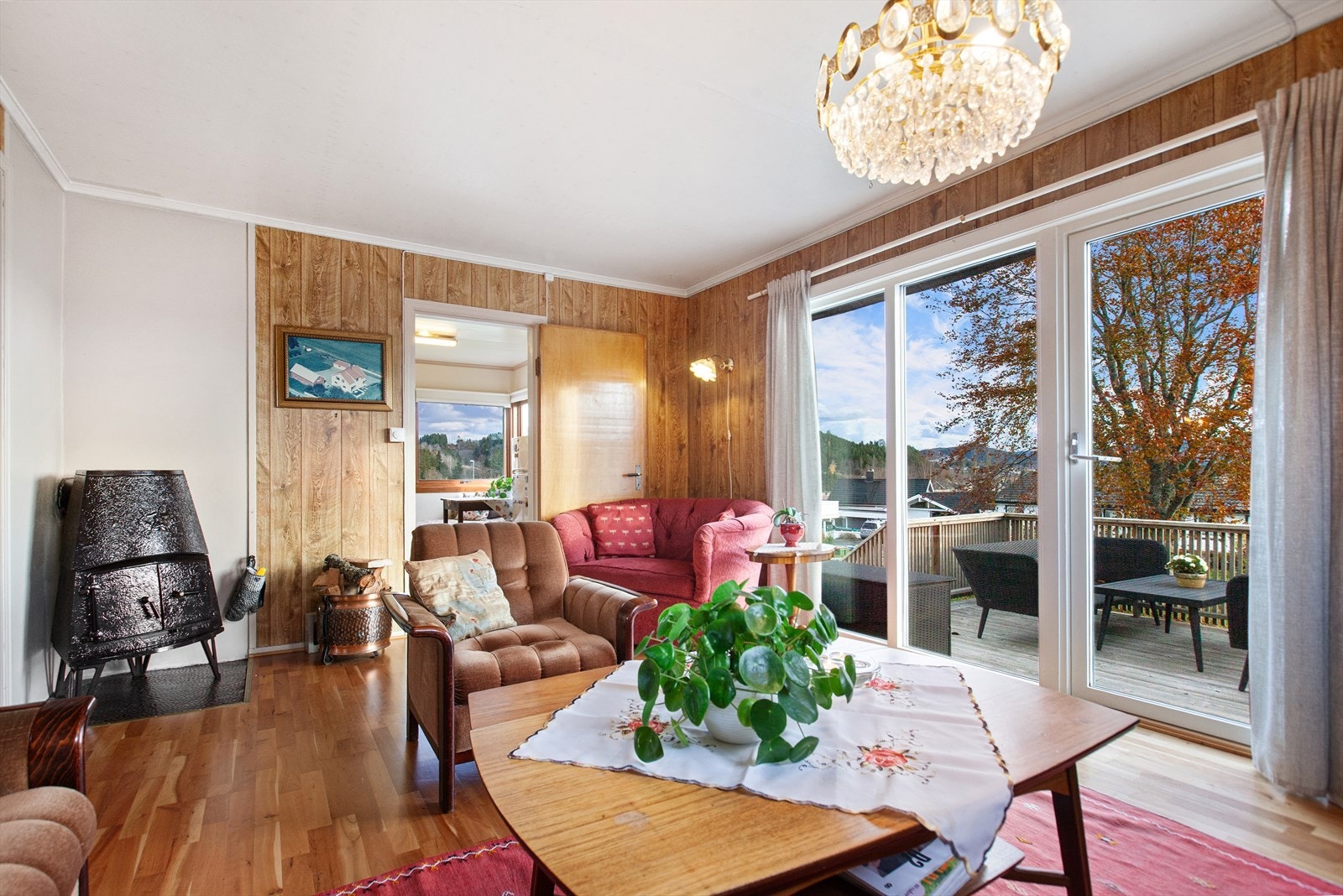 Fra terrassen har man direkte adkomst til stuen som er på hele 36m². Galleribilde