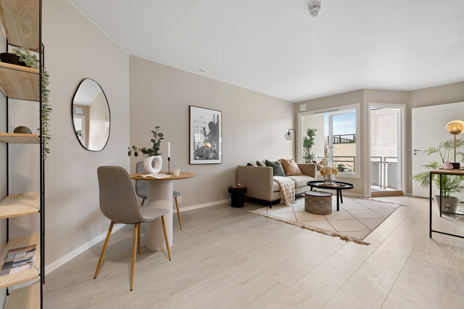 EIE eiendomsmegling har gleden av å presentere Lovisenberggata 4F. En leilighet i øverste etasje med kveldssol og heisadkomst.
Foto: Aakermann Photography (André Aakermann) Galleribilde