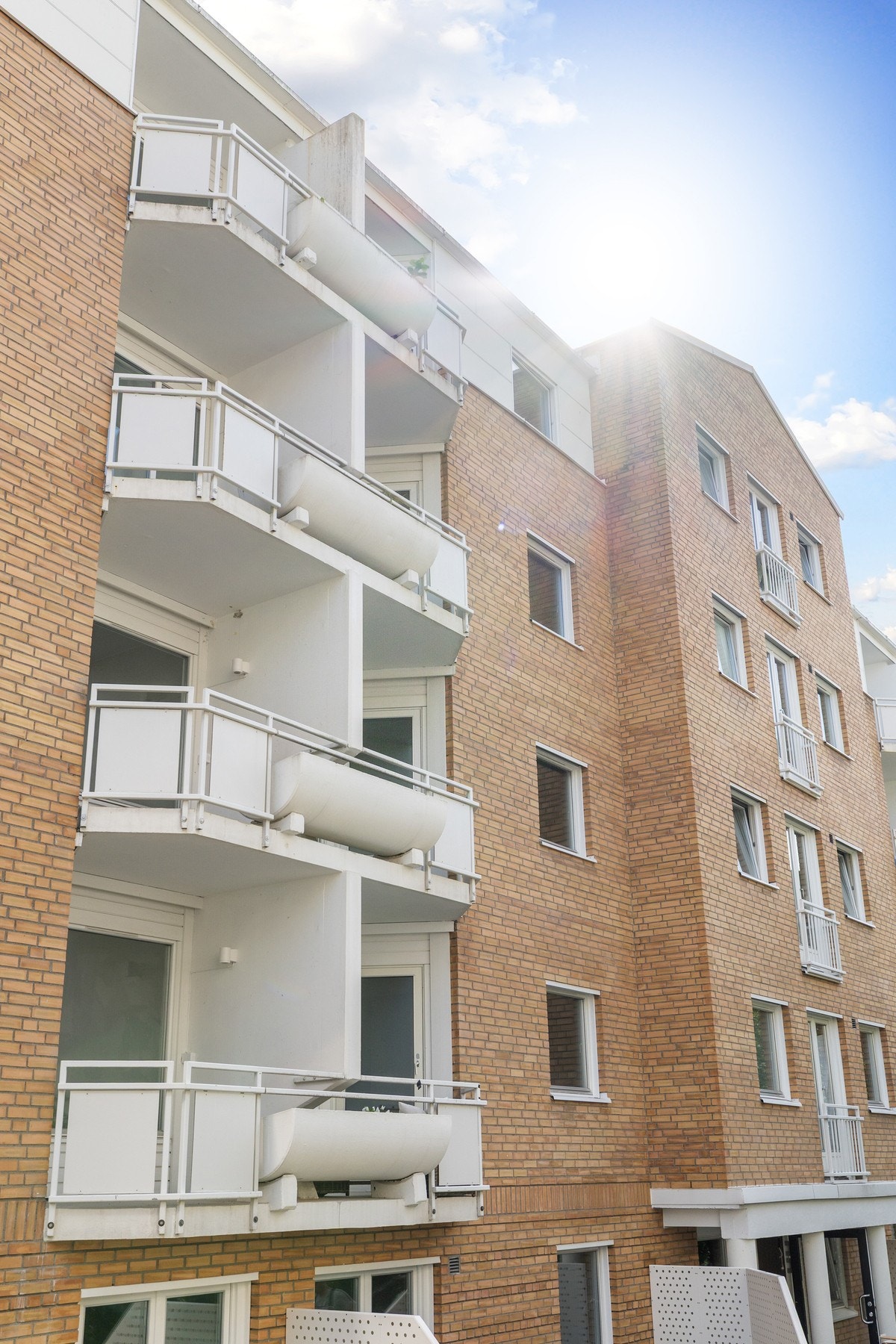 Solid fasade blendet med teglstein som gir minimalt med vedlikeholdskostnader. Galleribilde