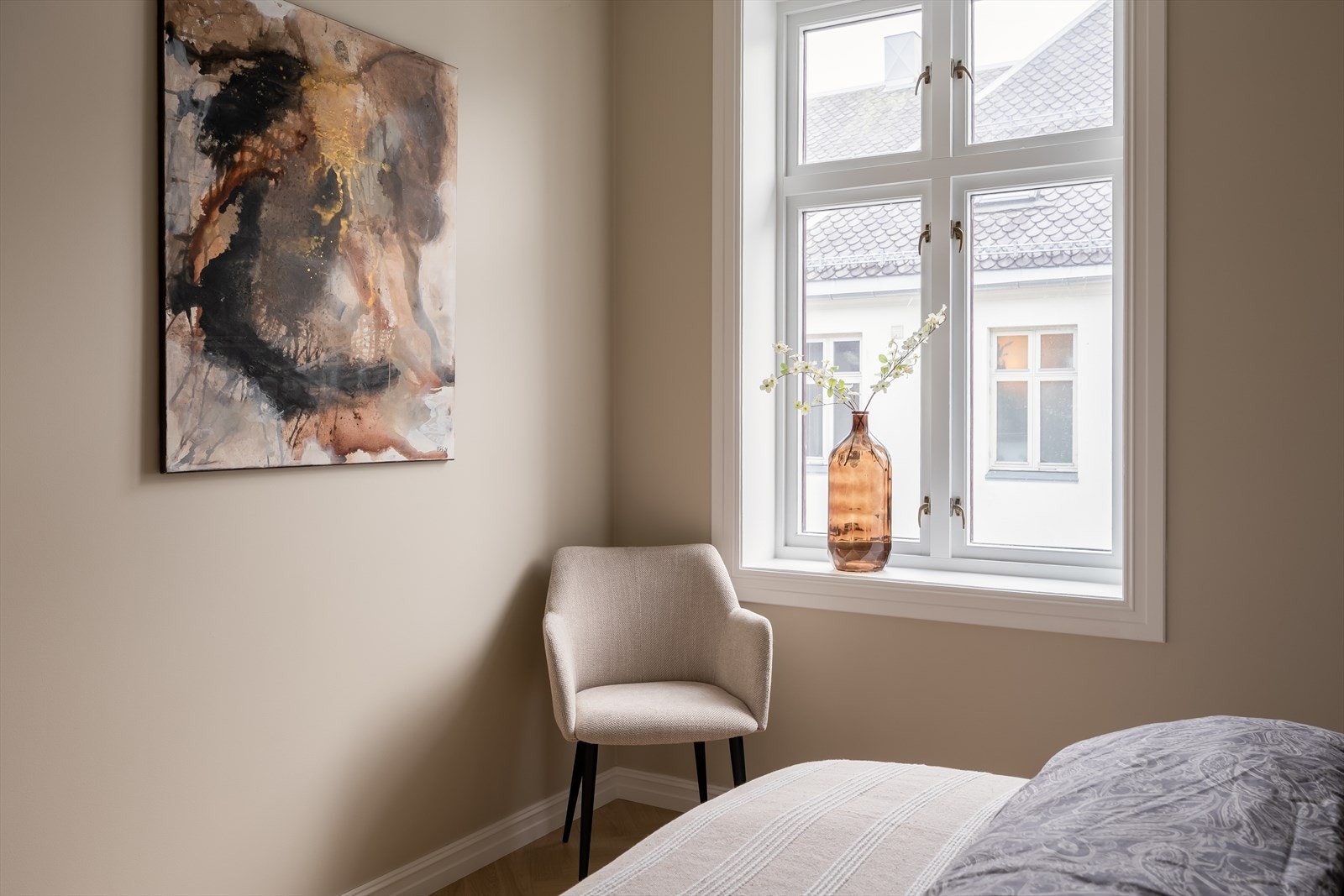 I forbindelse med oppussingen ble sikringsskapet oppgradert nye med automatsikringer og nytt skjult elektrisk anlegg, utført og levert av DF Elektro AS. Galleribilde