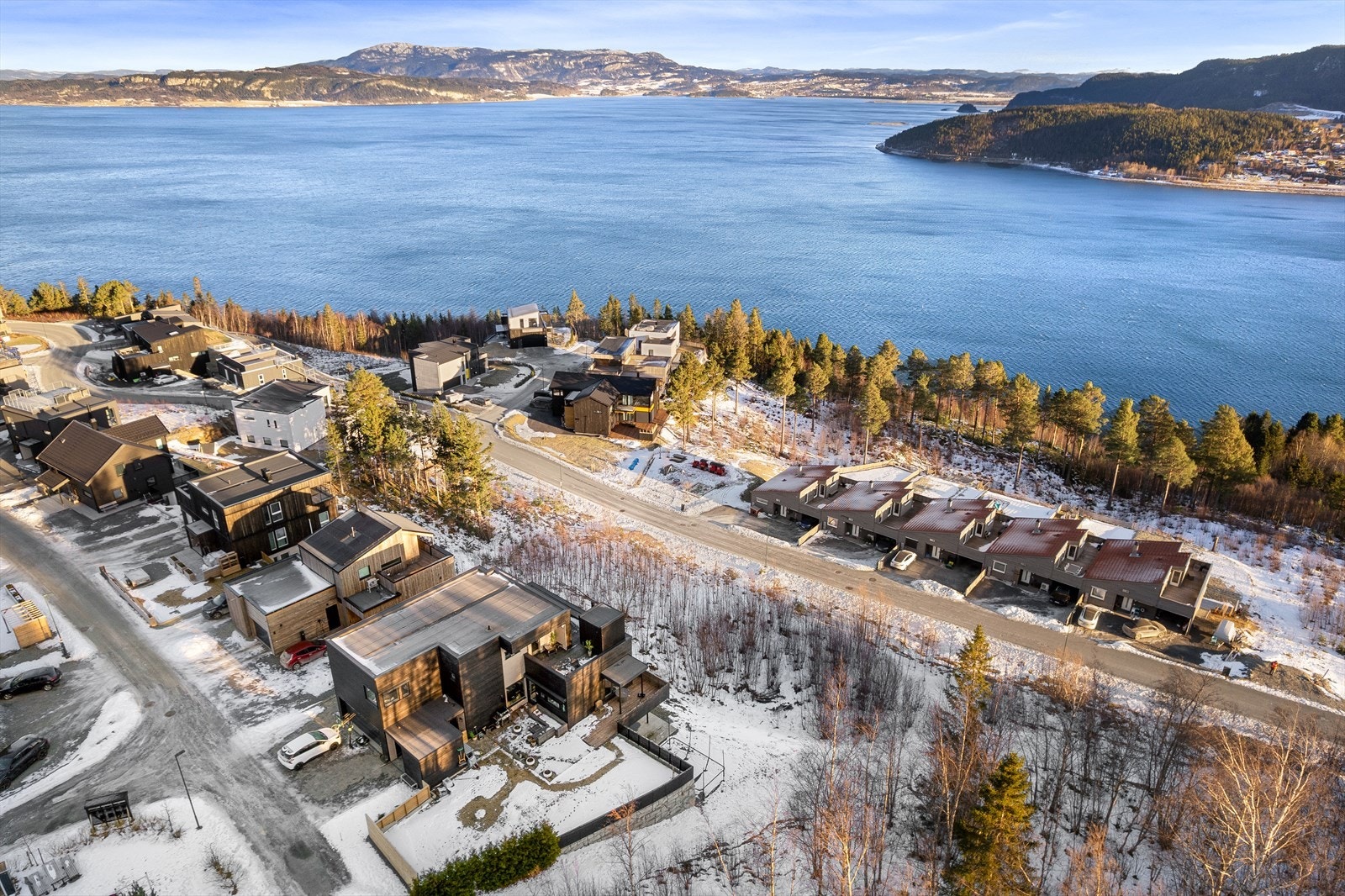 Området er veletablert og tilrettelagt for barnefamilier, med flere opparbeidede fellesområder, lekeplasser og trygge utearealer rett i nærheten Galleribilde