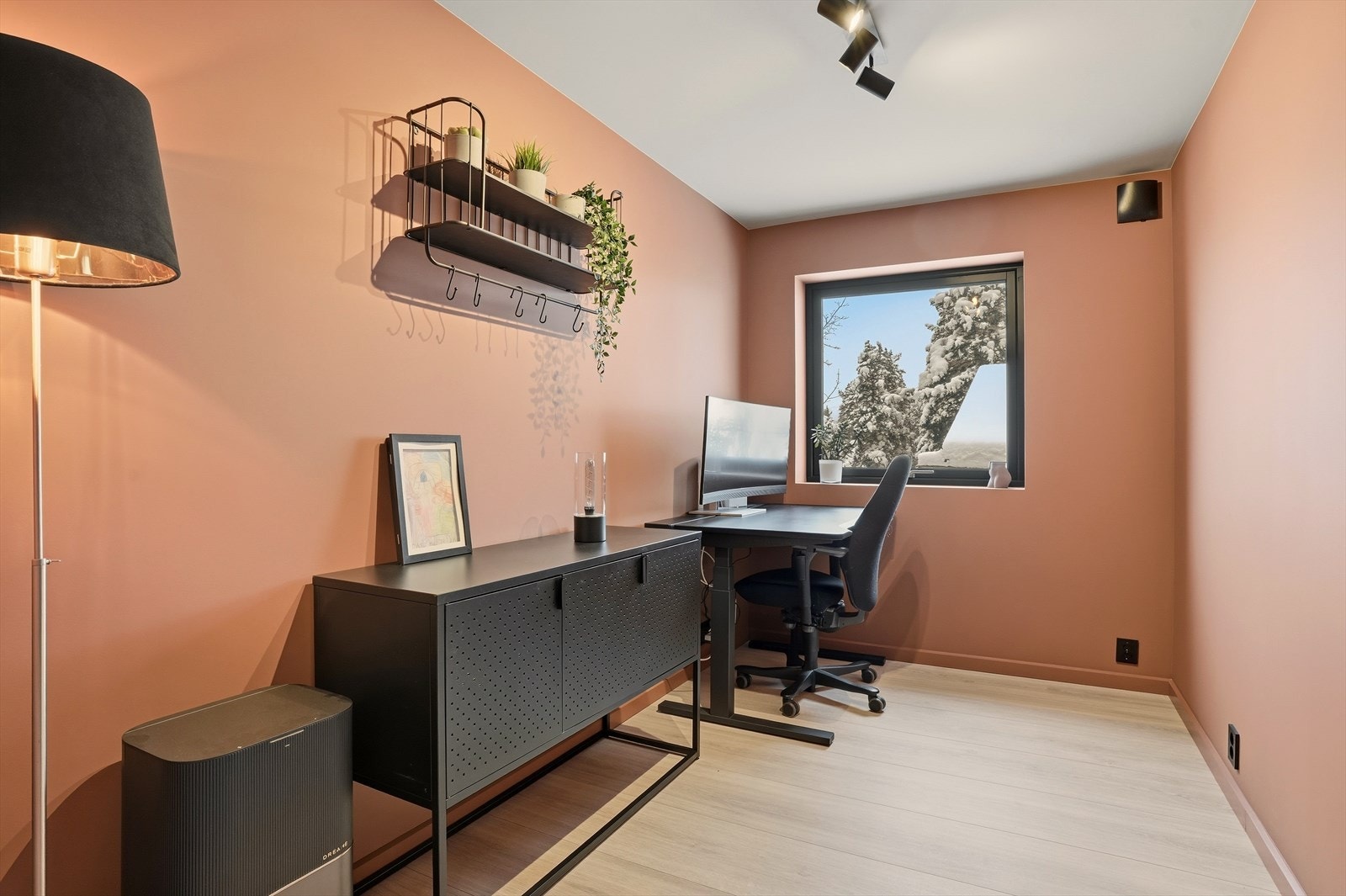 Leiligheten inneholder 3 soverom. Galleribilde