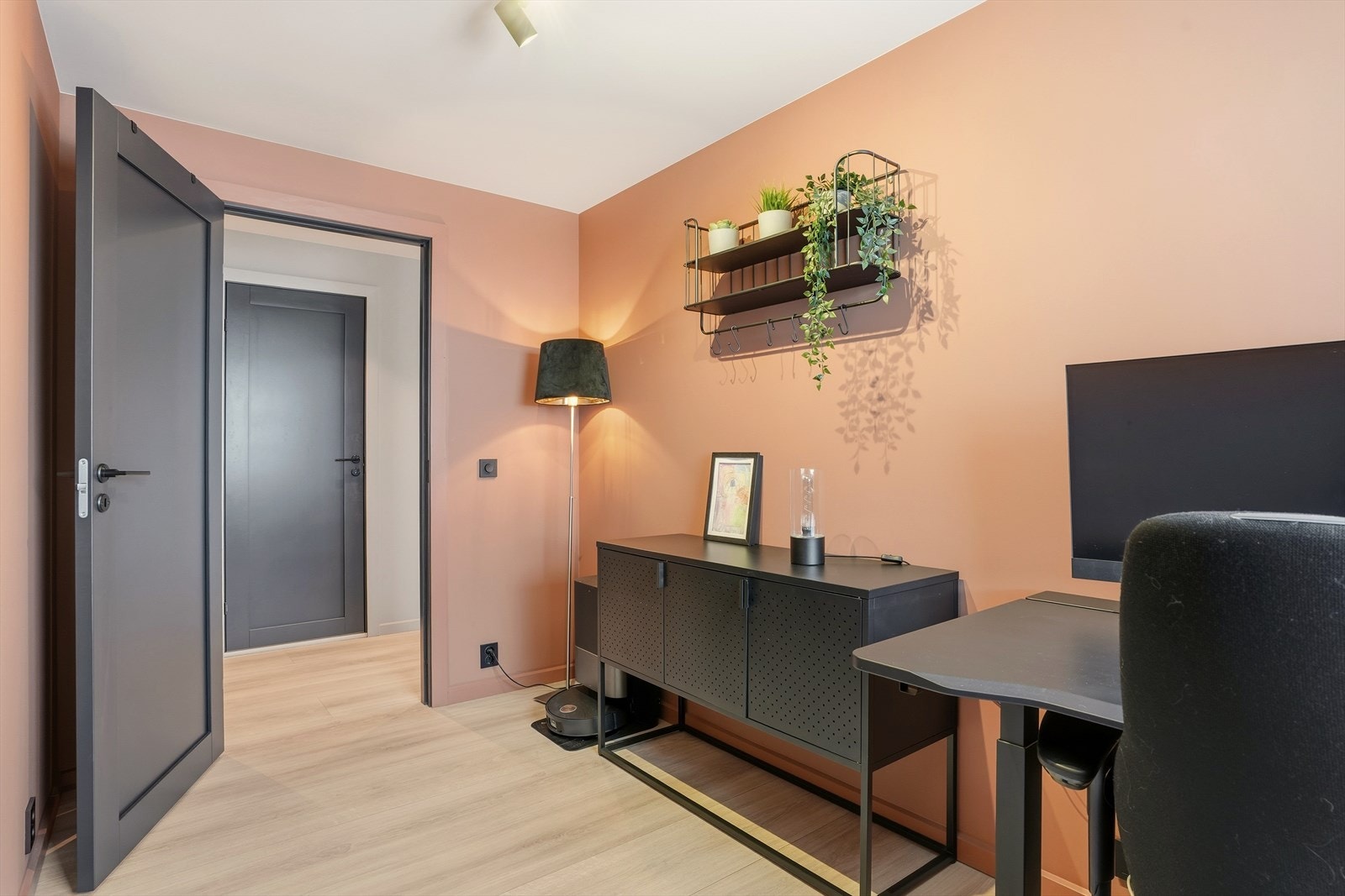 Soverom 3 er i dag innredet som kontor. Galleribilde