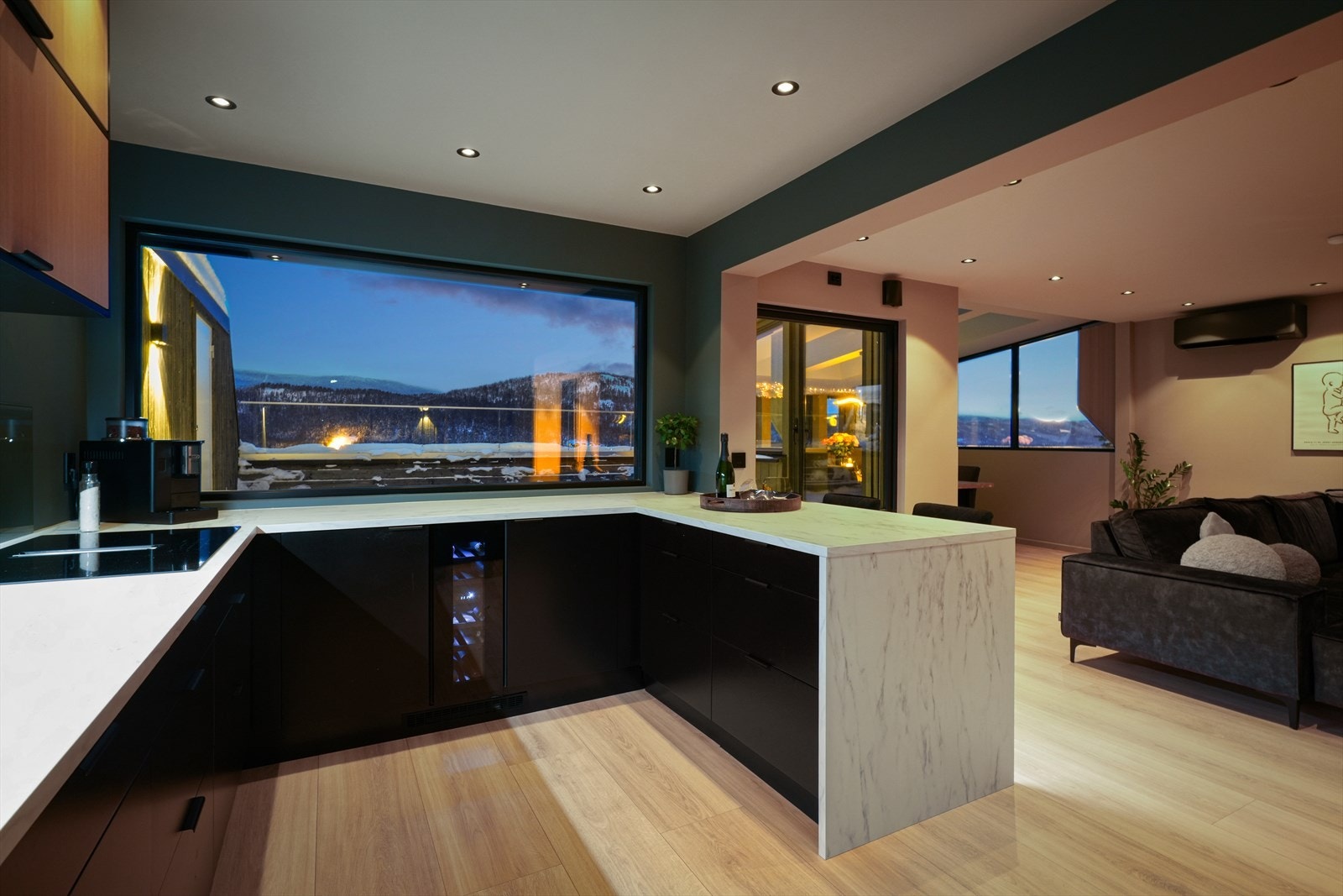 Kveldsstemning kjøkken. Galleribilde