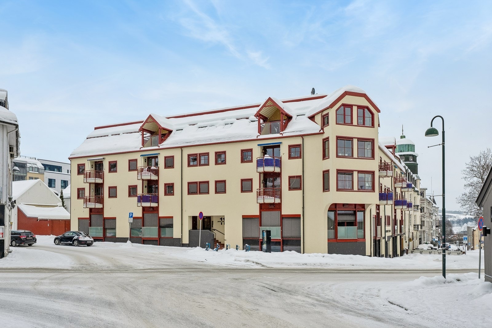 Her bor du midt i Gjøvik sentrum med umiddelbar nærhet til alle servicetilbud. Galleribilde