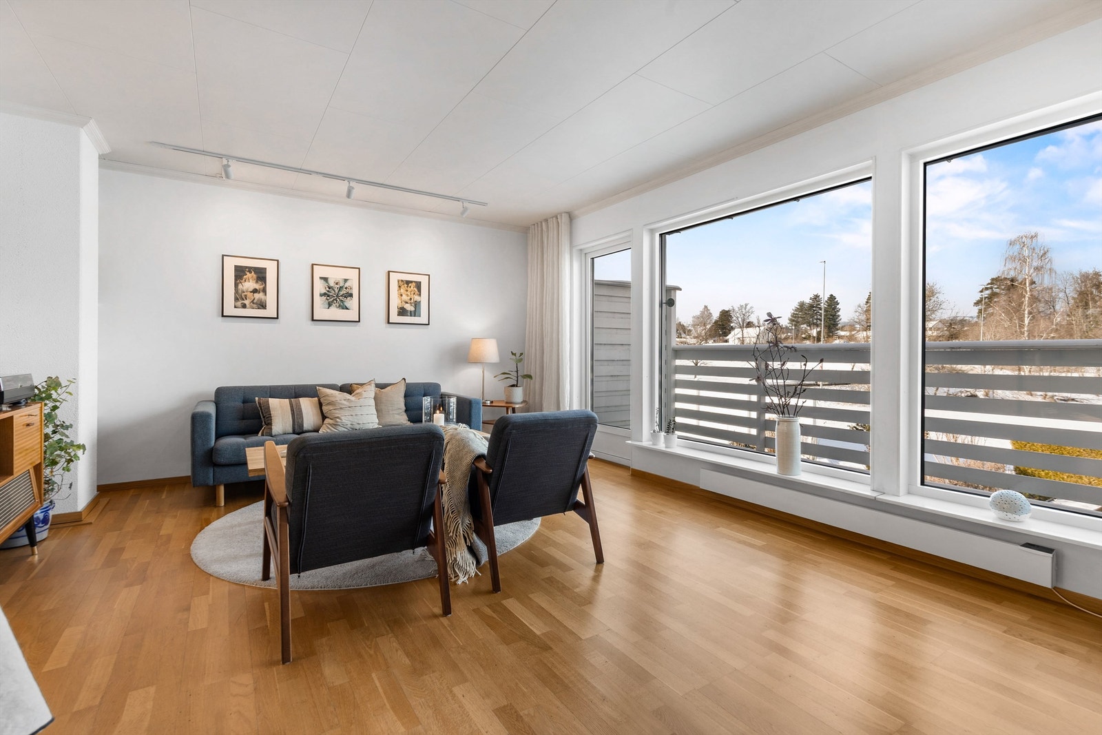 Utgang til balkongen fra stuen. Galleribilde