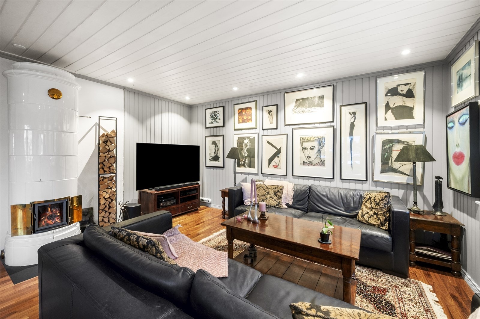 Oppholdsrommets gode utforming gir fleksible muligheter for naturlig soneinndeling. Galleribilde