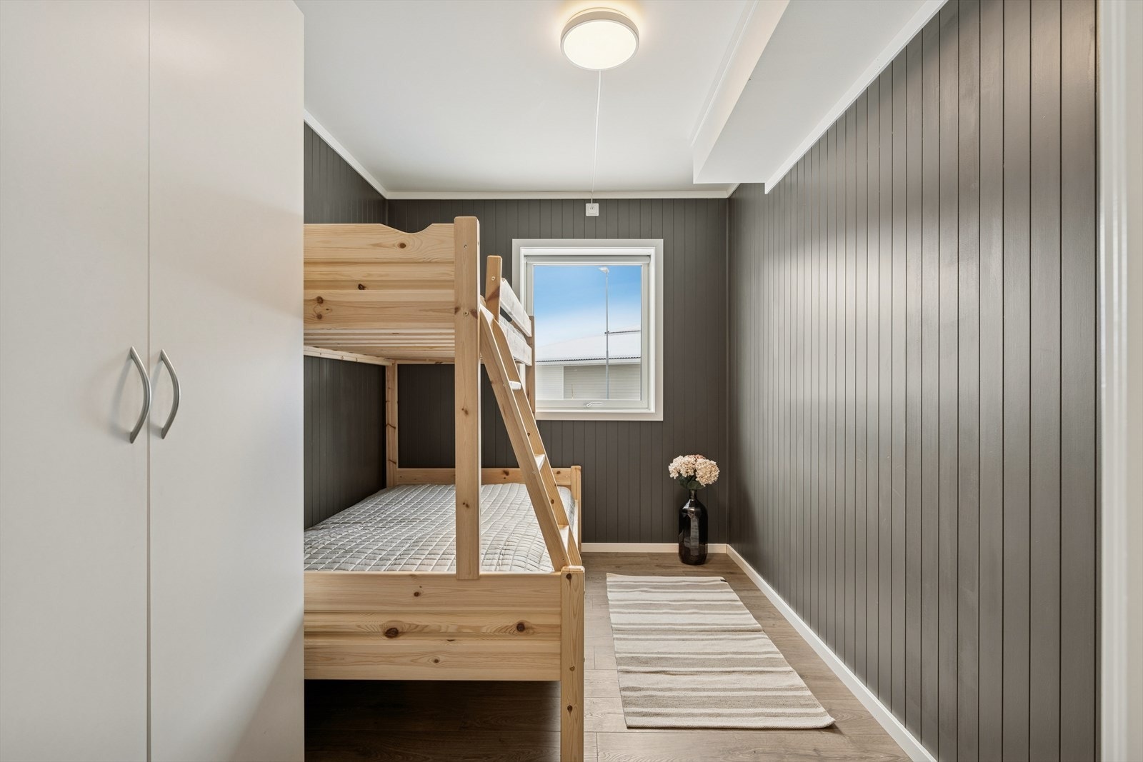 Soverom nr. 2 og 3 passer ypperlig som barnerom, gjesterom eller kontor. Galleribilde