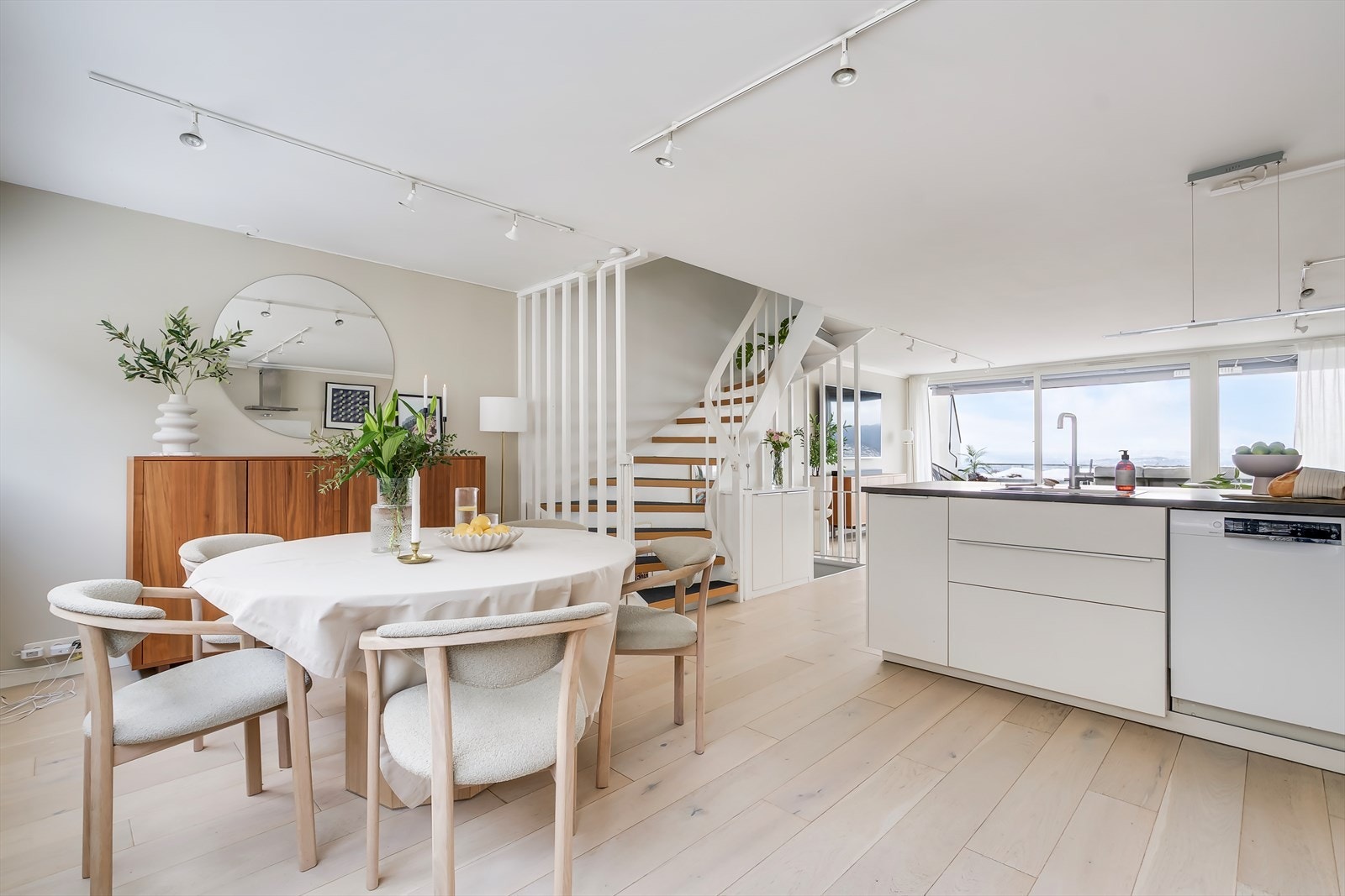 Moderne standard med 1-stavsparkettgulv fra 2018. Galleribilde