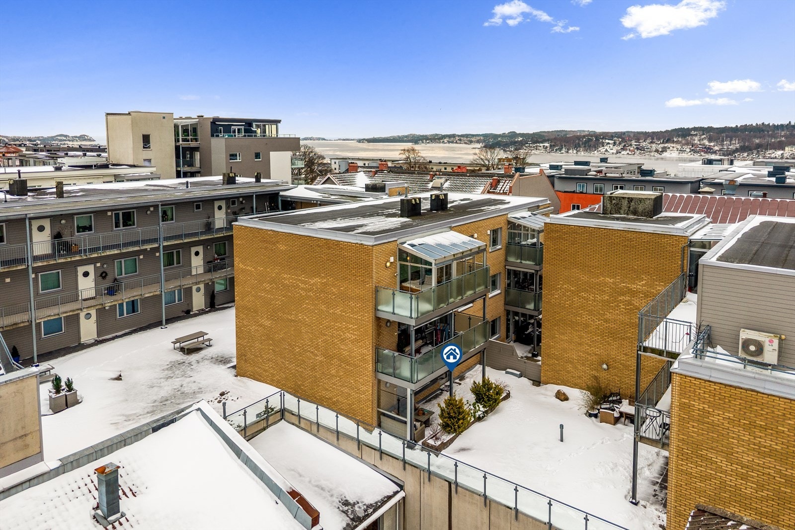 Leiligheten ligger i 1.etasje og har en gjennomtenkt og fin planløsning. Galleribilde