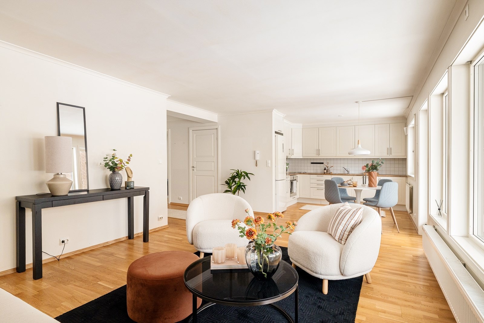 Stuen har et moderne og tidløst utrykk. Galleribilde