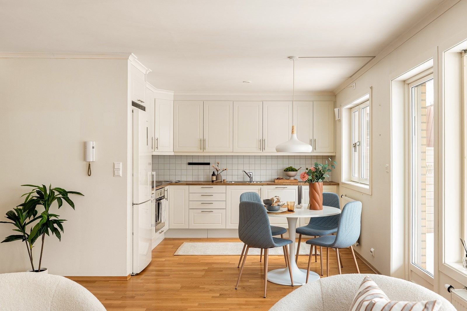 En naturlig plass for en hyggelig spisestue, ved kjøkkenet. Galleribilde