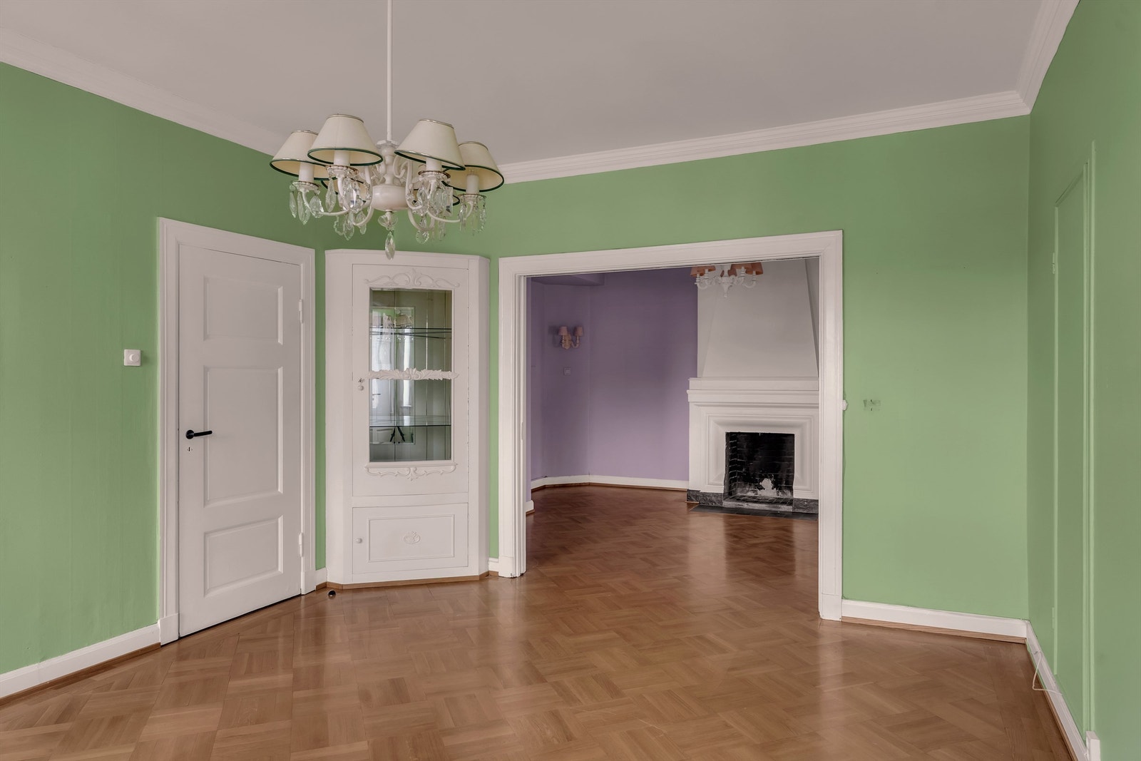 Leiligheten oppleves som svært lys og luftig, med lite innsyn og gode lysforhold. Galleribilde