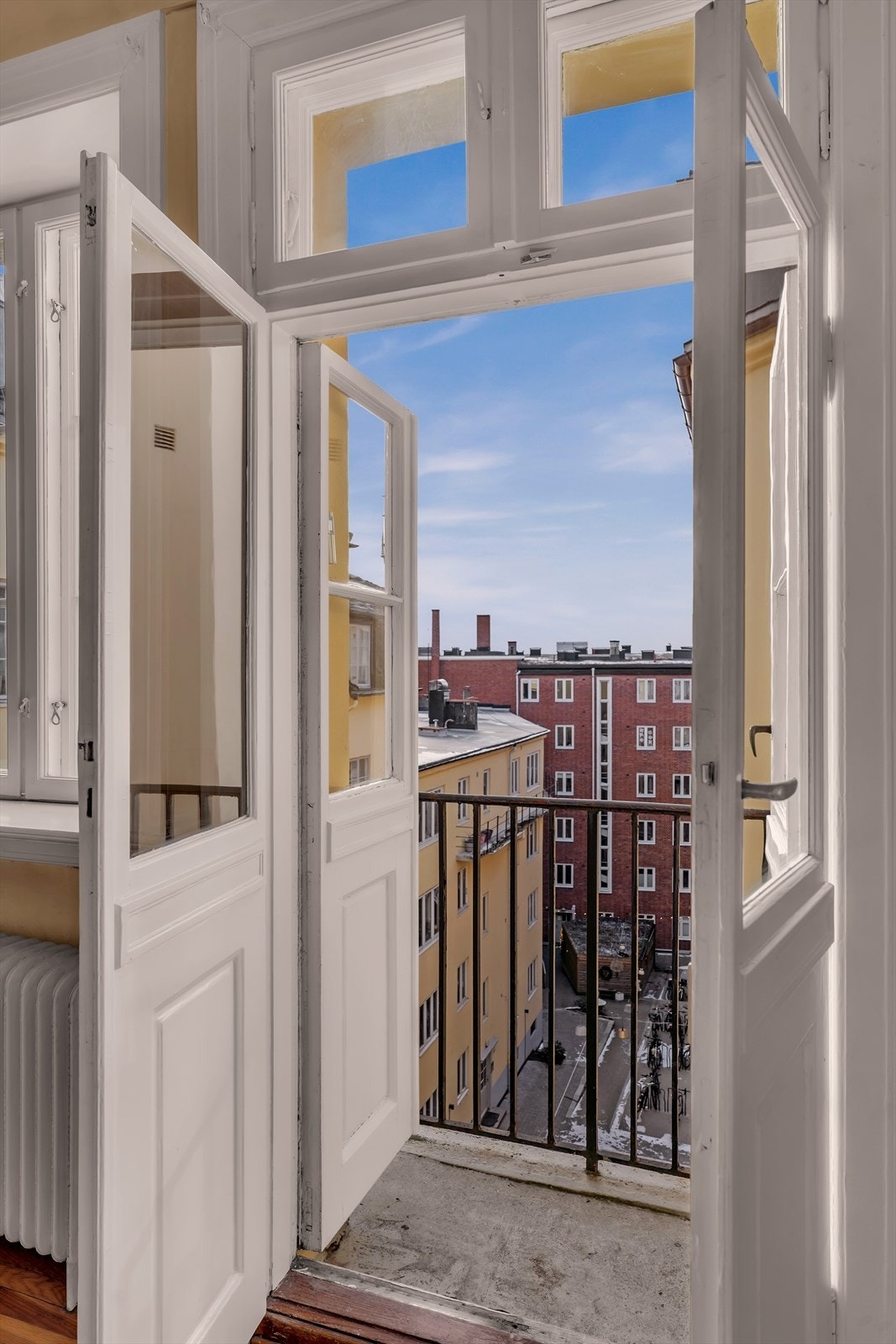 Her er det fritt utsyn over nabolagets vakre bygårder. Galleribilde