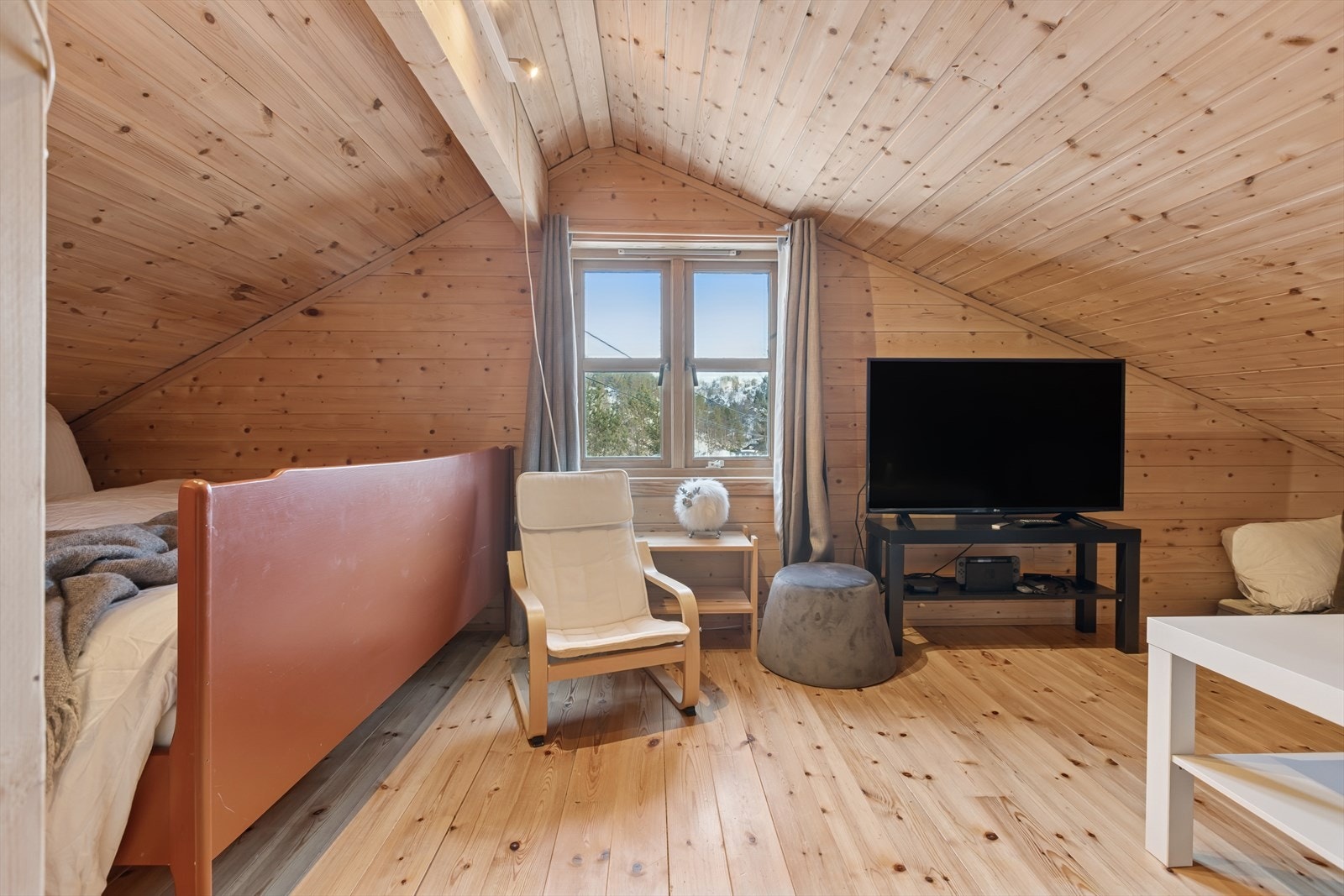 Soverom/stue nummer 2 på loftet. Galleribilde