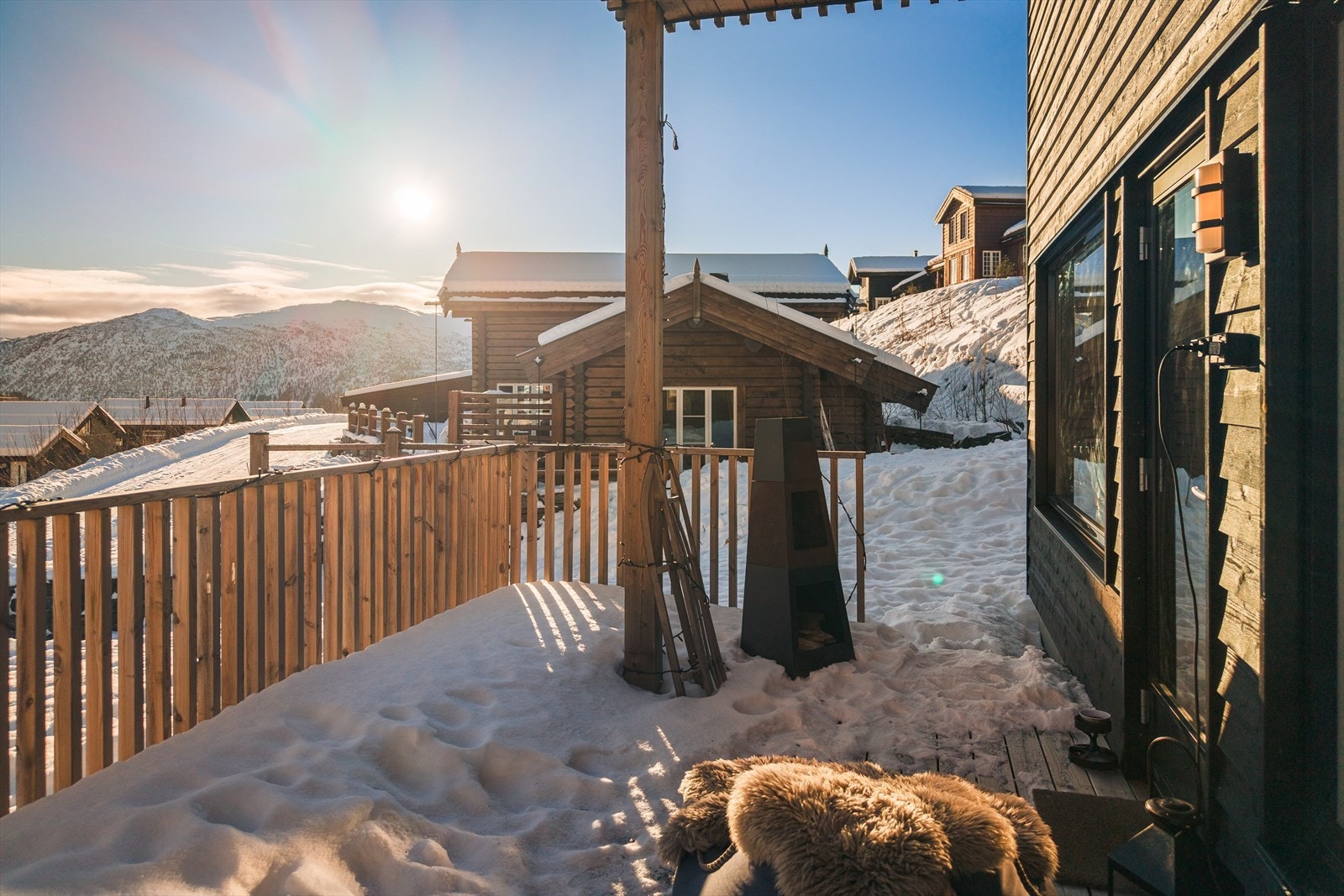 Romslig terrasse på 14,1 kvm, ideell for både avslapning og sosiale stunder Galleribilde