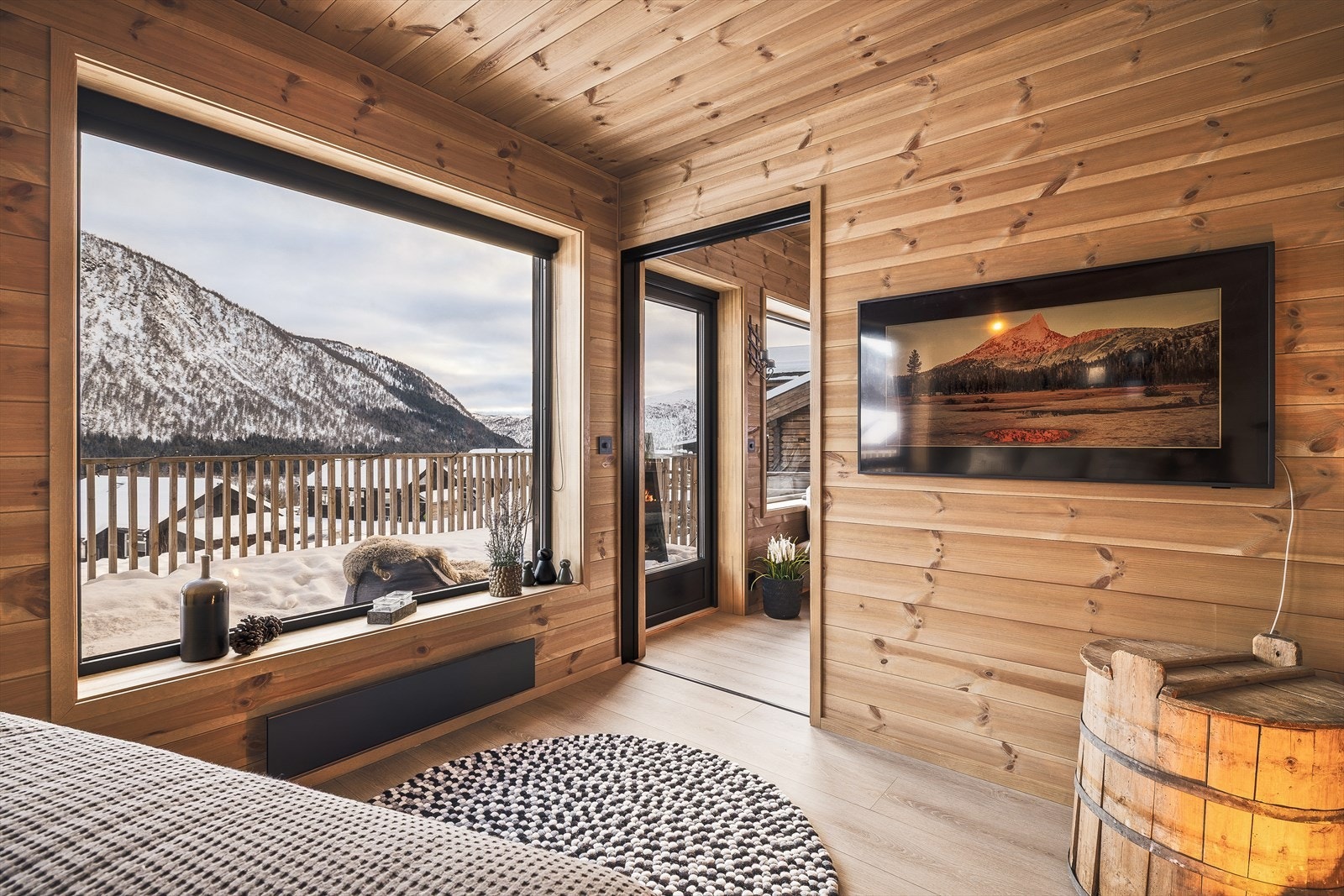 Leiligheten har tre soverom. Hovedsoverommet har tilkomst fra stue Galleribilde