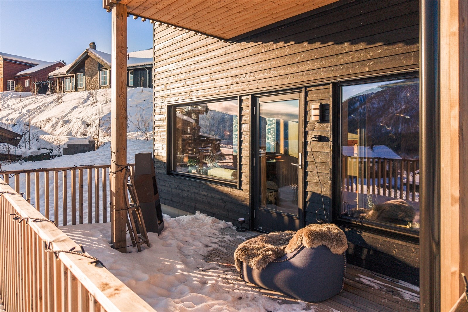 God plass til utemøbler og grill Galleribilde