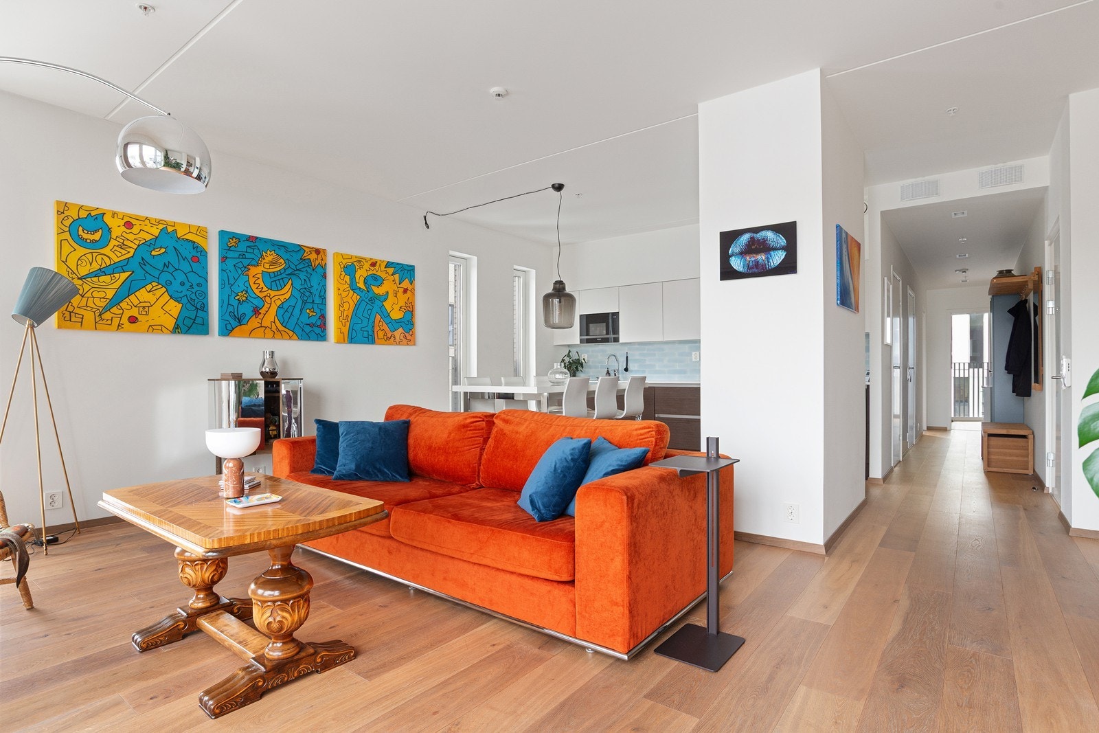 Innhold: gang, stue, kjøkken, to soverom, to bad og innvendig bod Galleribilde