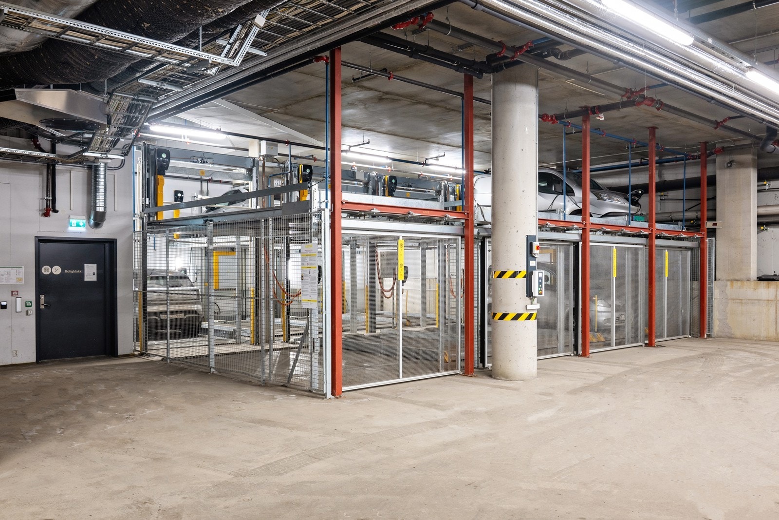 Det medfølger 1 garasjeplass i flåtesystem. Det er lader på hver flåte. Galleribilde