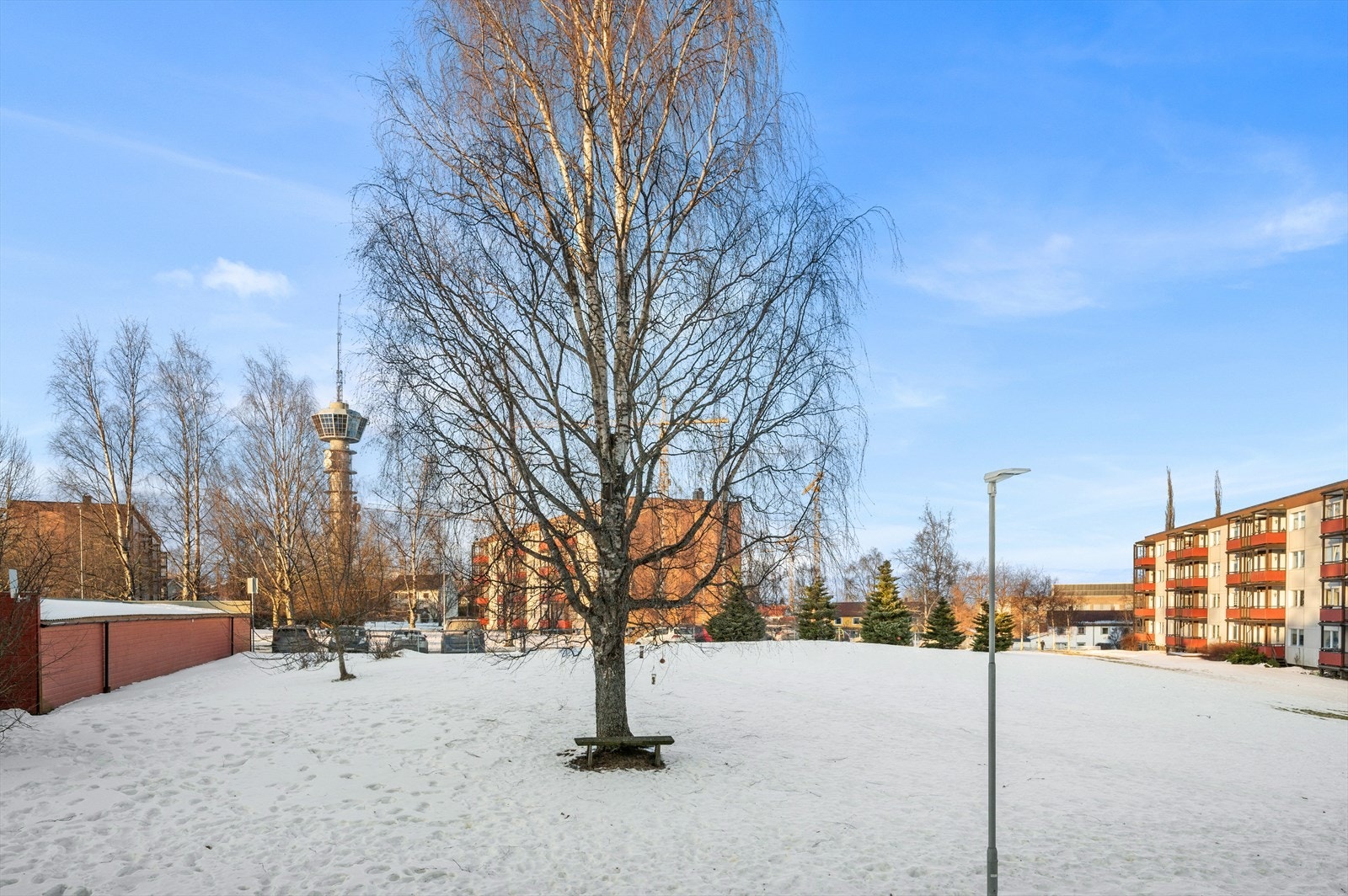 Det medfølger tre boder til leiligheten, med et totalareal på omtrent 10 m². Galleribilde