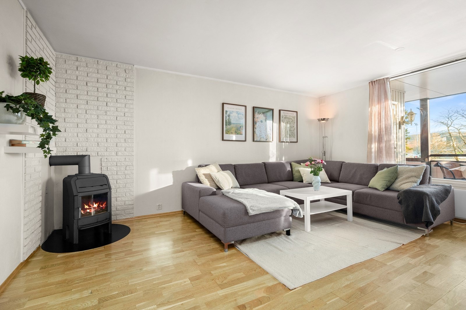 Velkommen til Lillebergvegen 14E! Heimdal Eiendomsmegling v/ Anders W. Steien har gleden av å presentere denne romslige 3-roms leiligheten på Tyholt. Galleribilde