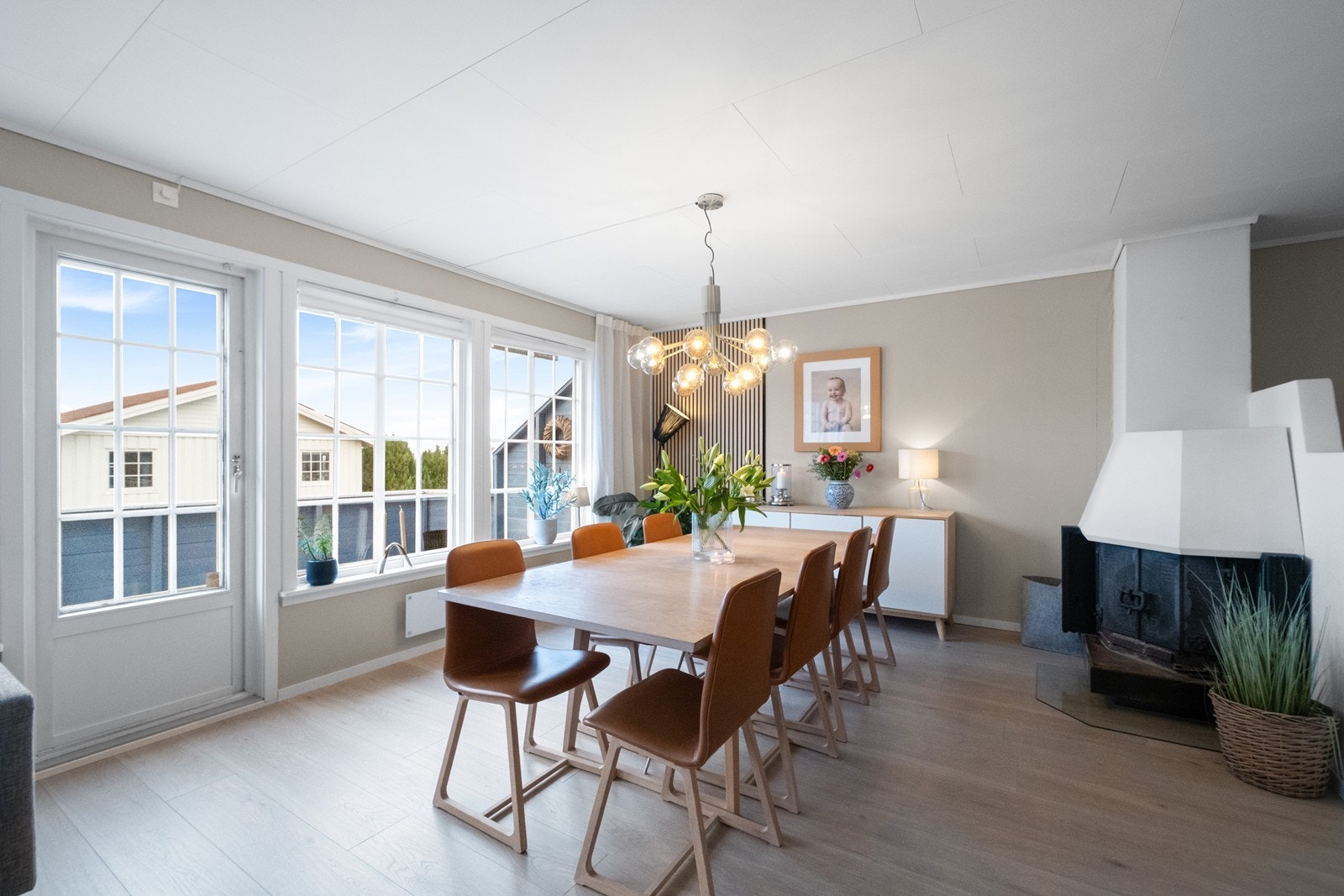 Naturlig spisestueplass ved peisen Galleribilde