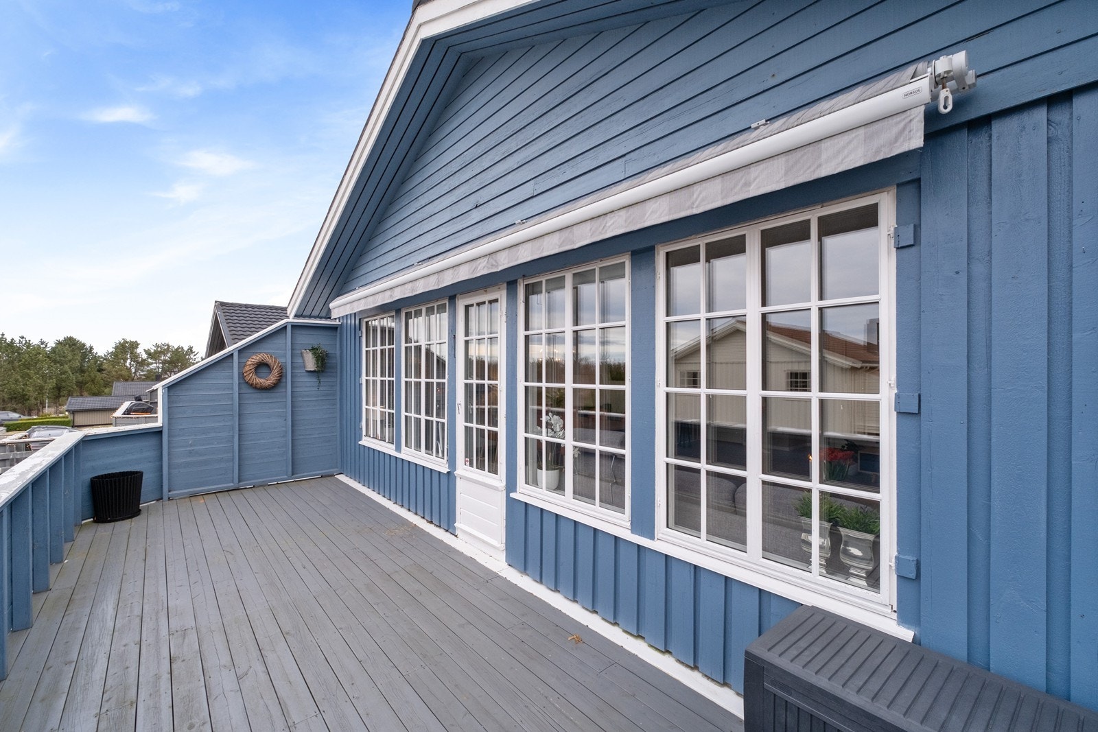 Levegg mot nord skjermer mot både vind og innsyn. Galleribilde