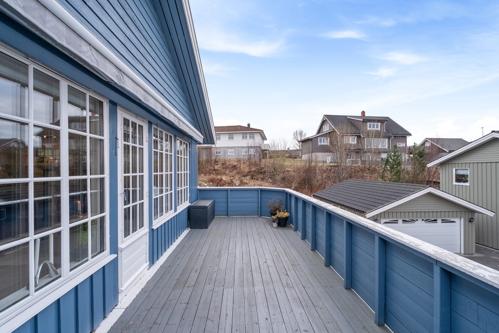 Vestvendt veranda, med sol til langt på kveld Galleribilde