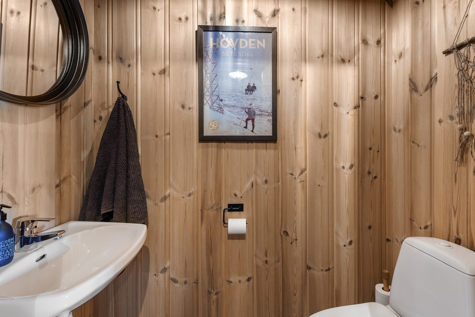 Toalett ved inngangspartiet Galleribilde