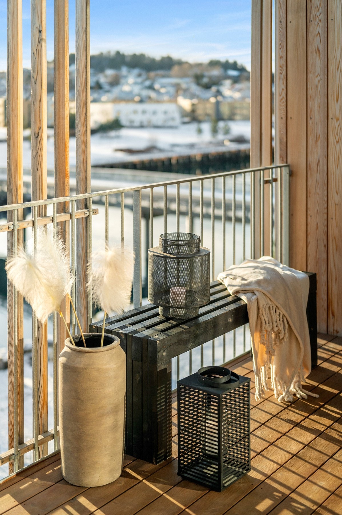 Fullriggerøya ligger ytterst på Grilstad Marina, og byr bl.a. på rikelig med rekreasjons- og oppholdsarealer, flott badestrand, kaipromenade og Flipper Kafé med en av byens flotteste uteserveringer. Galleribilde