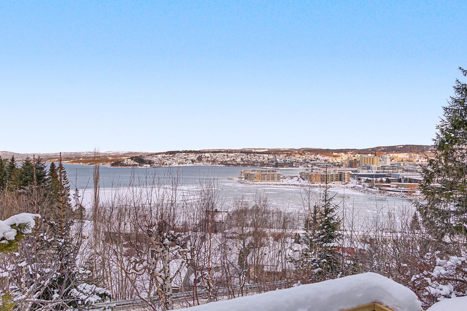 Utsikt fra terrasse Galleribilde