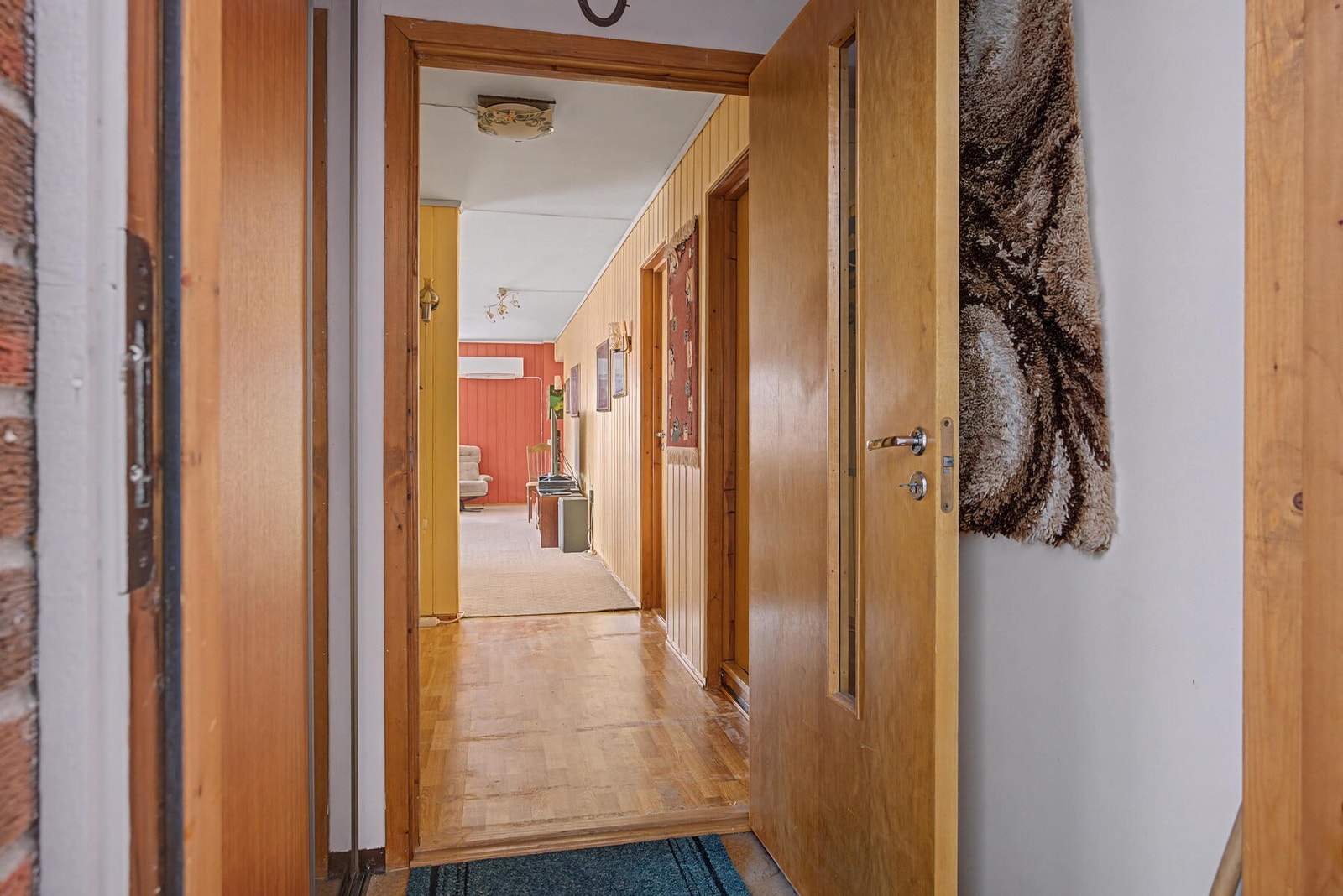 Entré - ca 2 kvm, og gang ca 4 kvm. Galleribilde