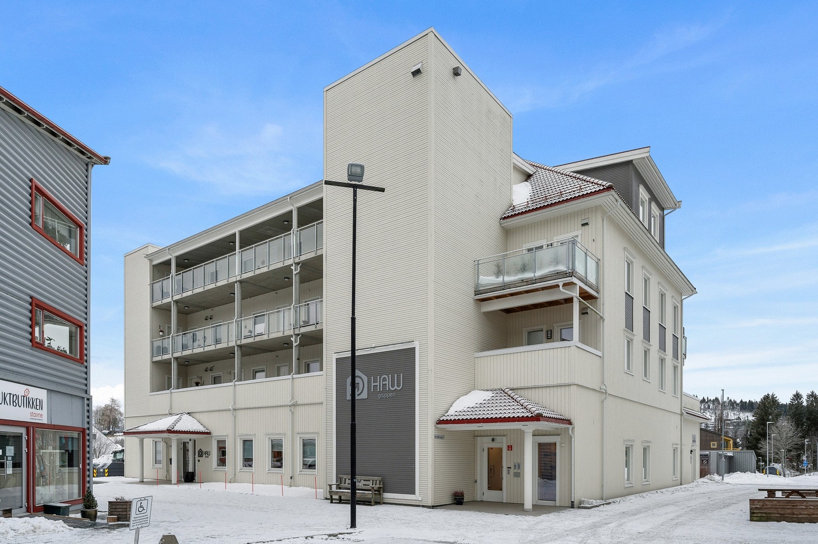 Leiligheten ligger midt i Klæbu sentrum med umiddelbar nærhet til det meste du trenger i hverdagen Galleribilde