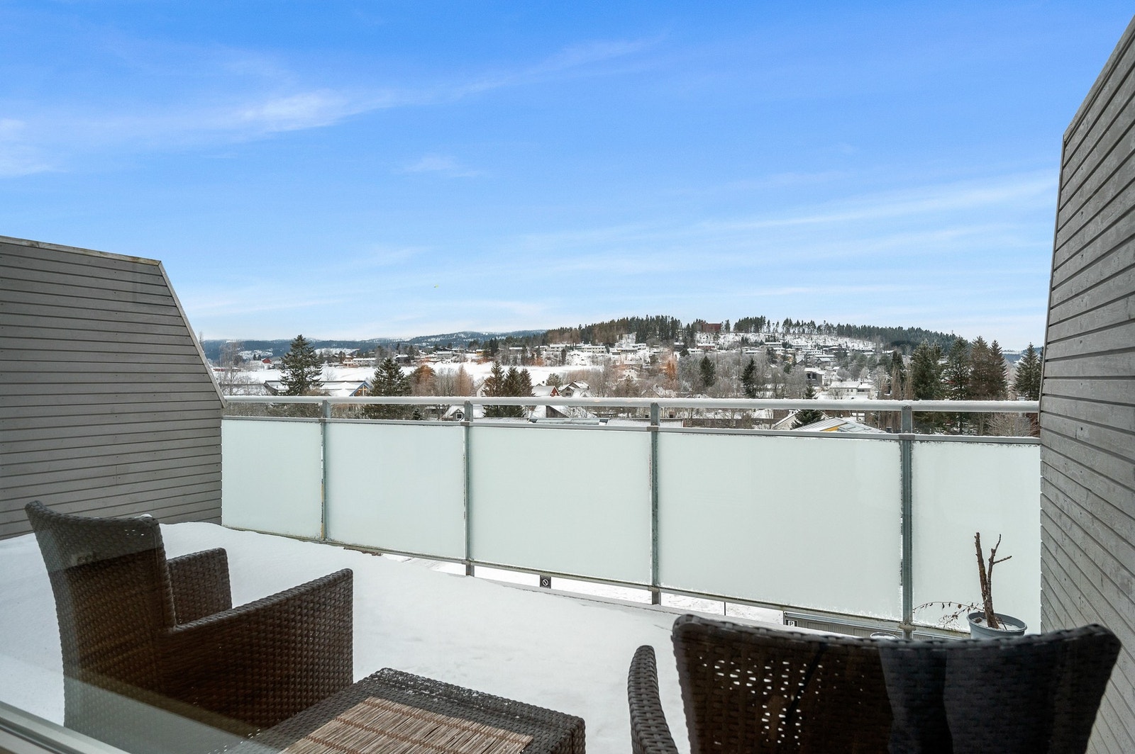 Fra stuen har du utgang til en vest vendt balkong med gode solforhold. Galleribilde