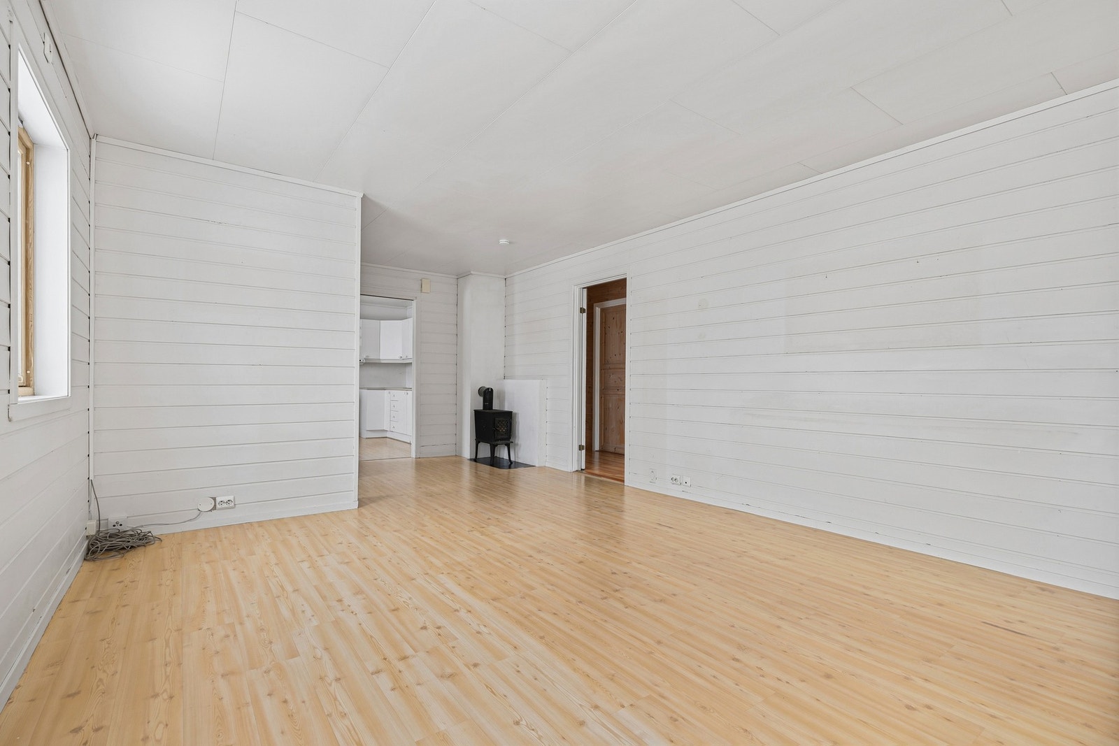 Det er peisovn i leiligheten som gir en god og lun varme. Galleribilde