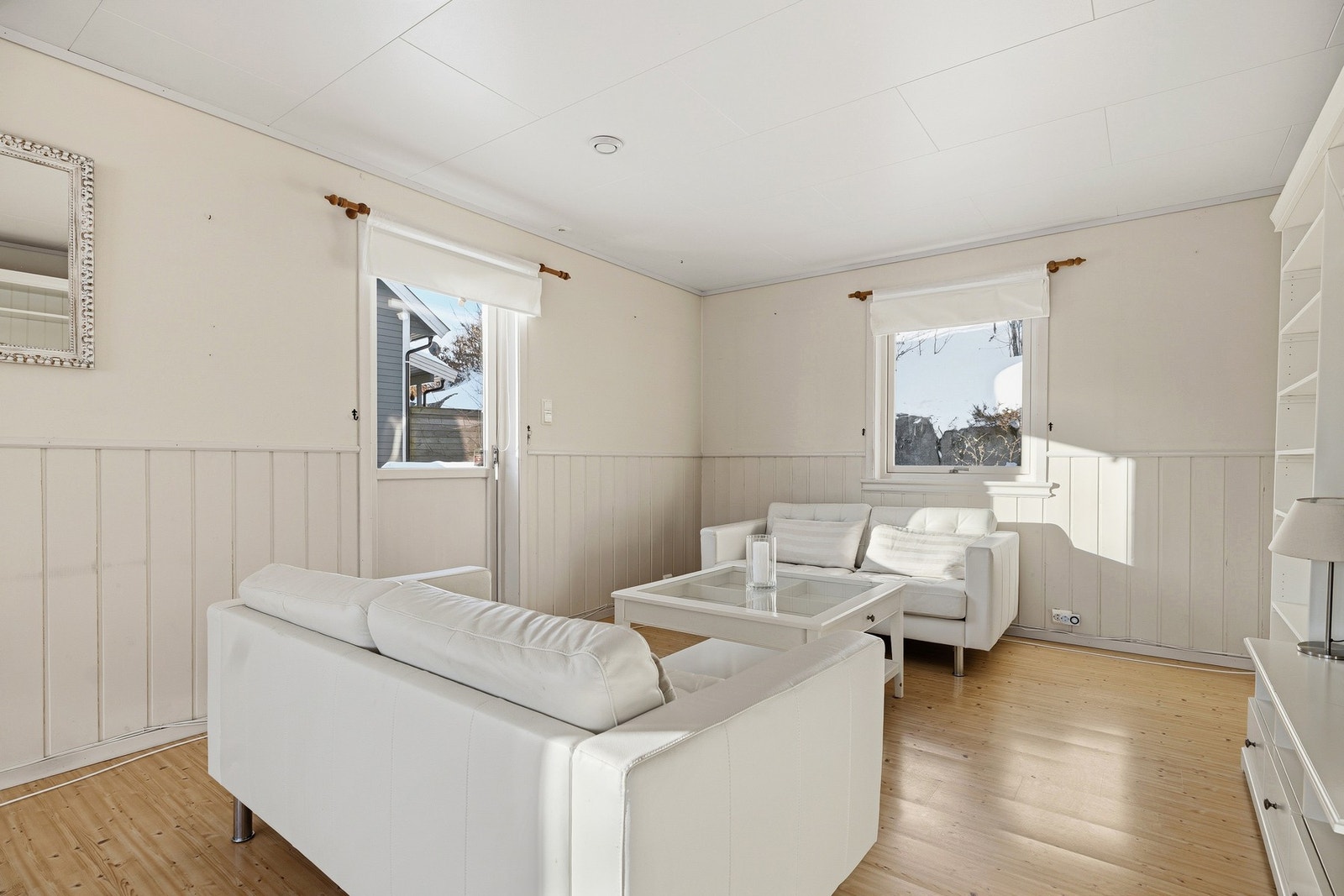 I stuen er det god plass til sofagruppe, spisegruppe og tilhørende møblement. Galleribilde