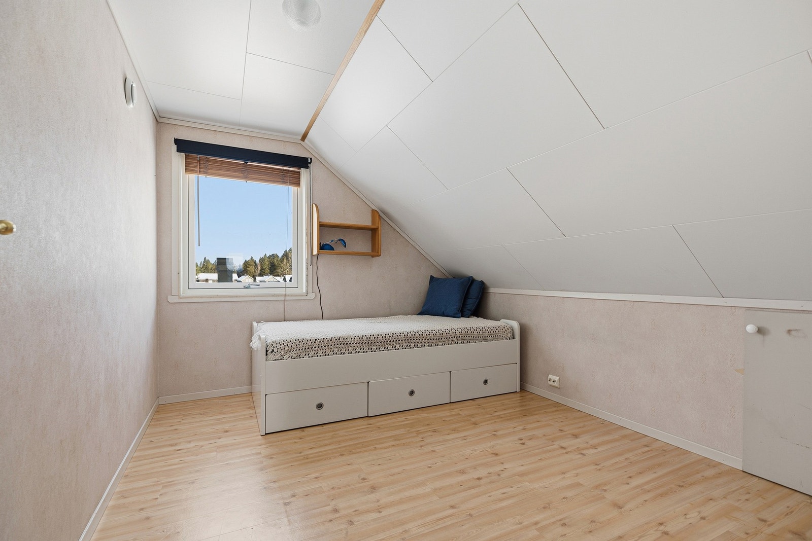 Alle soverommene i denne etasjen har plass til dobbeltseng. Galleribilde