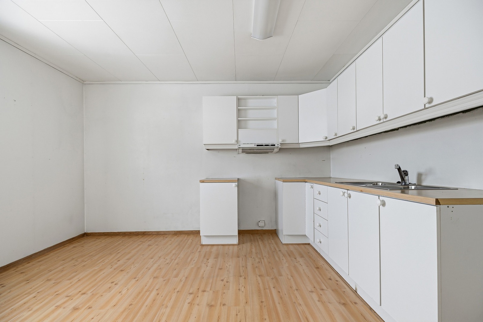 Kjøkkenet har en god størrelse og har plass til frokostgruppe. Galleribilde