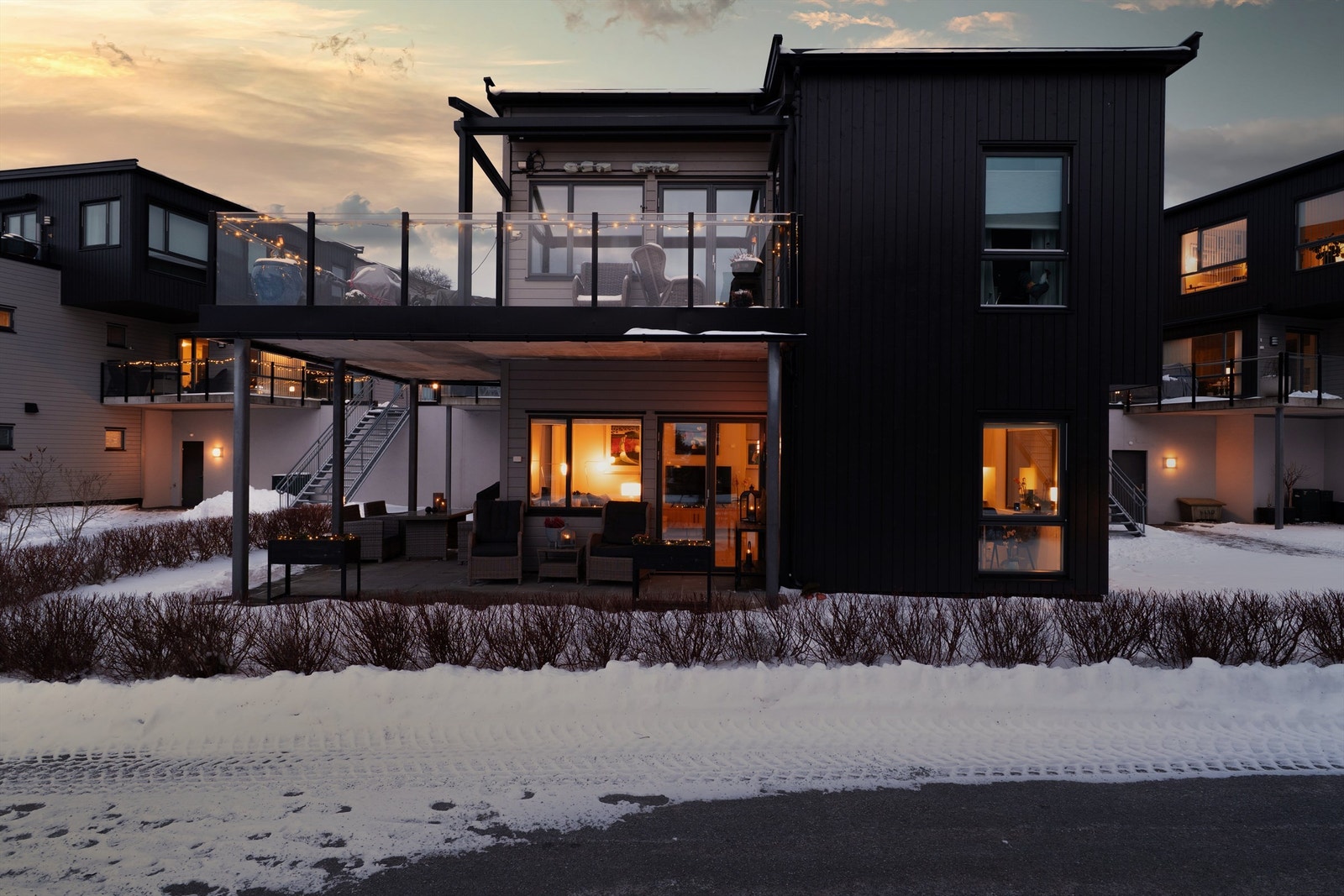 Sommerstid oppleves den 20 kvm. store og overbygde plattingen som et verdifullt supplement til leilighetens innvendige areal. Galleribilde