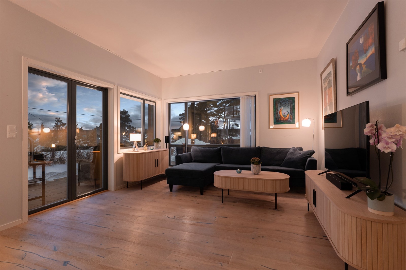 Ekstra himlingshøyde på nesten 2,8 meter i de fleste rom er blant leilighetens mange kvaliteter. Galleribilde