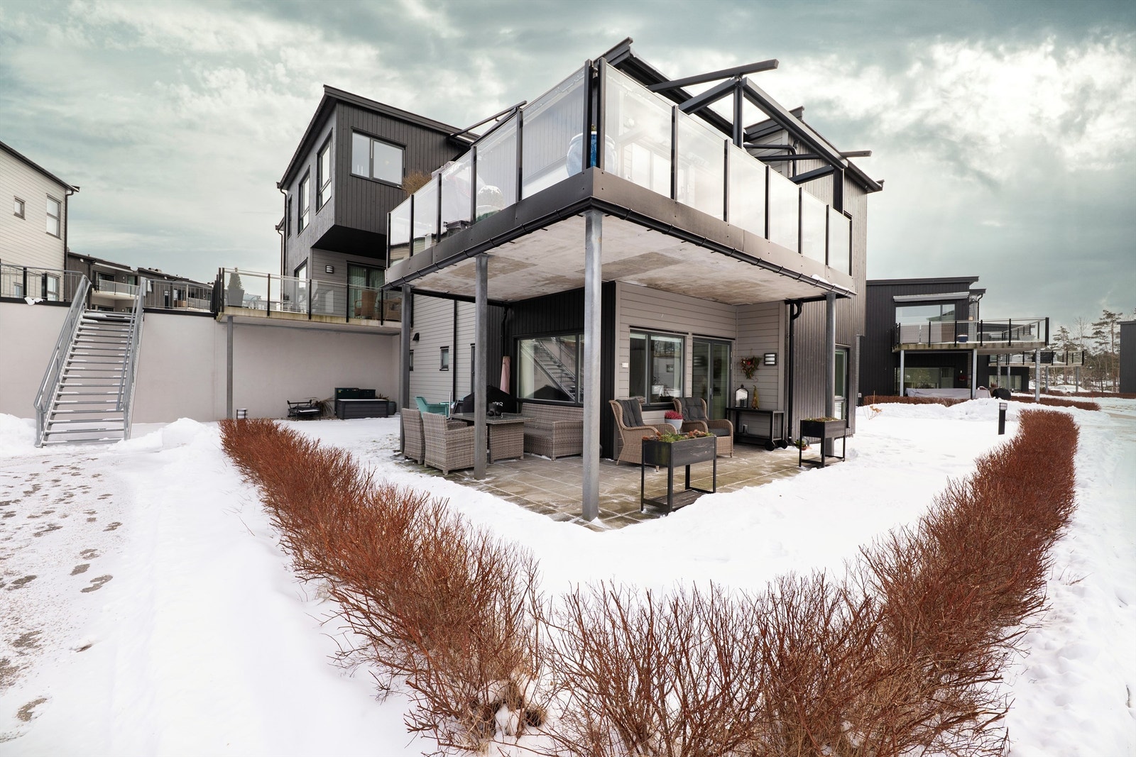 Hagen er en ekstra kvalitet for deg som ønsker tilgang til grøntareal - uten å gi slipp på det praktiske leilighetslivet. Gressklipping utføres i regi av sameiet. Galleribilde