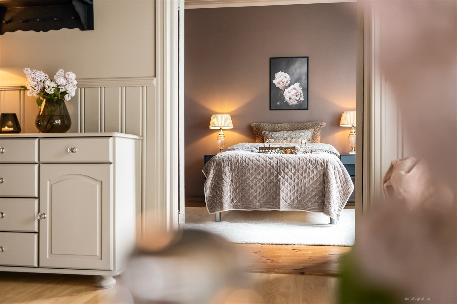 Stue mot soverom. Galleribilde