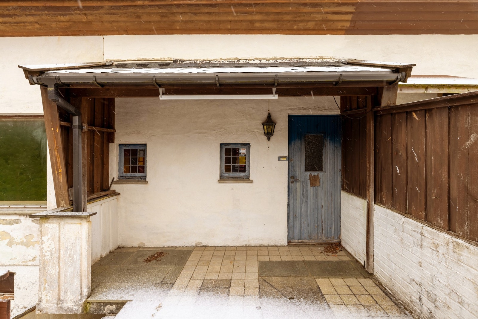 Boligen er oppført i 1952 og har et samlet bruksareal på ca. 135 kvm fordelt over underetasje, 1. etasje og loft. Galleribilde