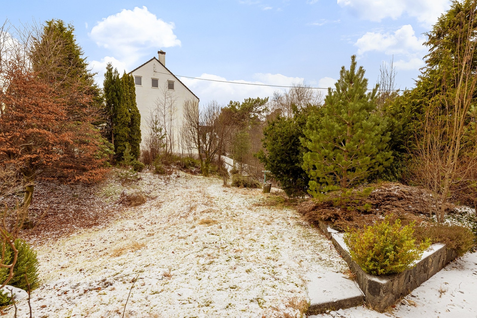 Eiendommen egner seg derfor for kjøpere som ønsker å forme sitt eget hjem, eller for entreprenører og investorer som ønsker et prosjekt med stort potensial. Galleribilde