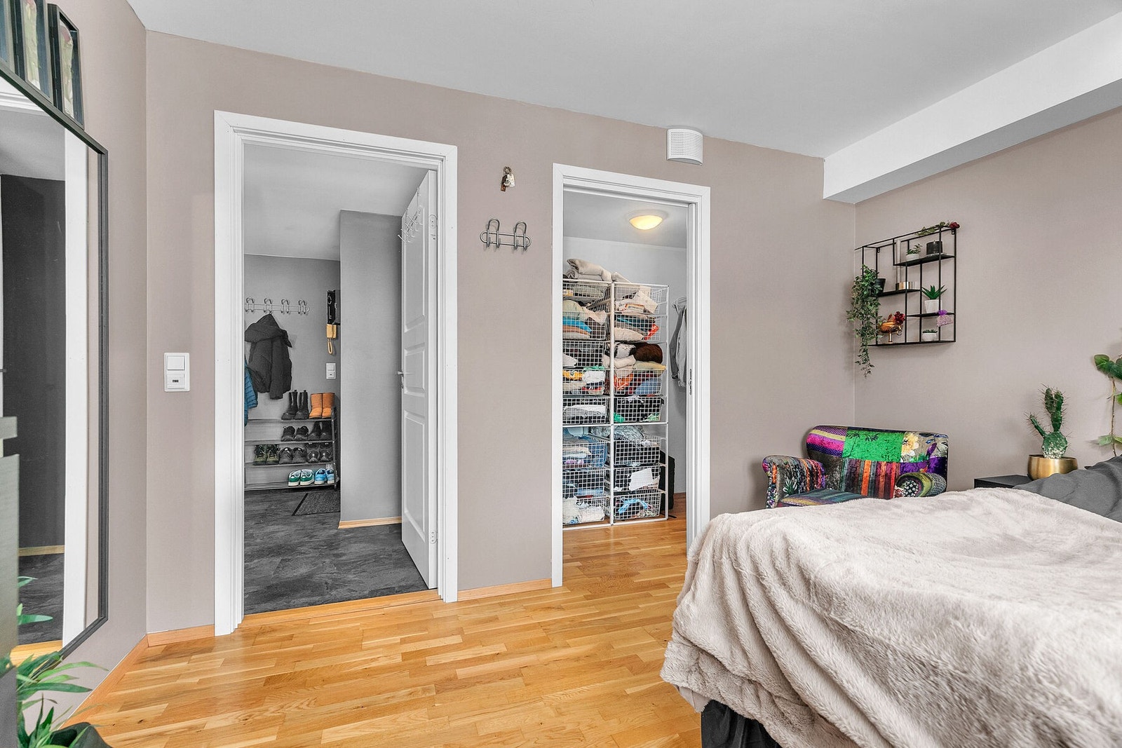 Praktisk bod ved hovedsoverommet. Galleribilde