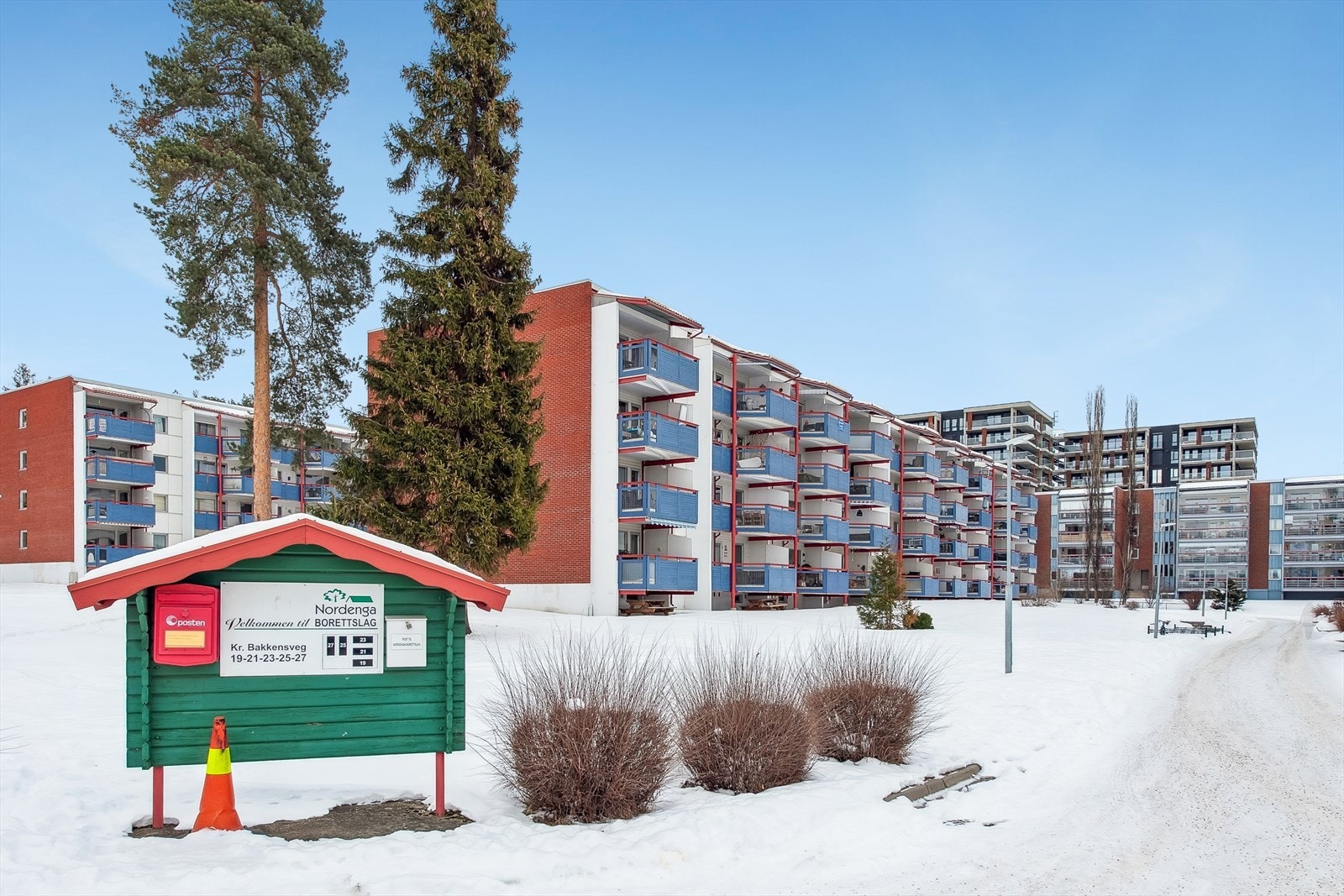 Leiligheten tilhører Nordenga borettslag, sentralt på Storhamar, med kort vei til servicetilbud. Galleribilde