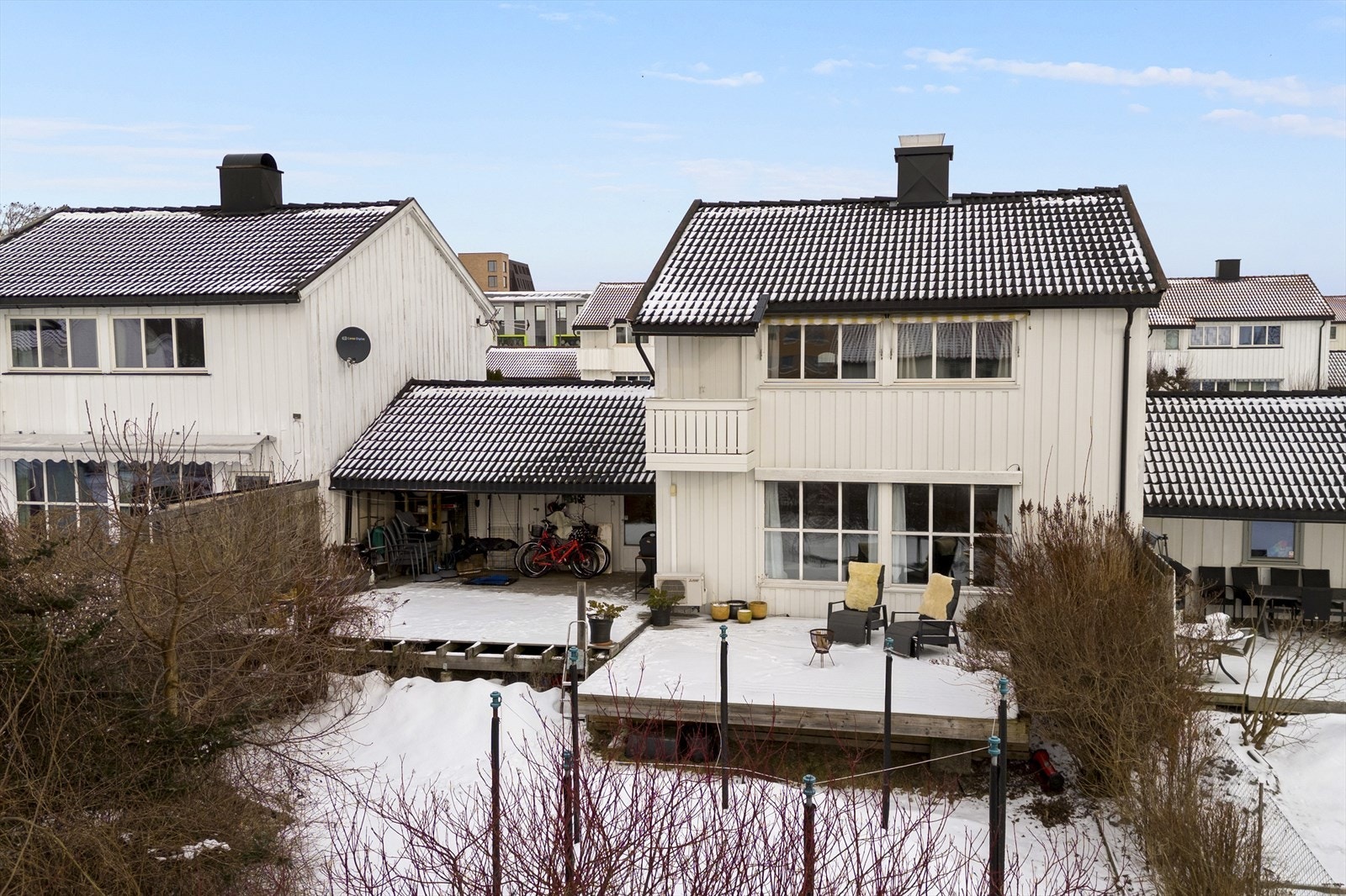 Enebolig i sentrum med veranda og hage Galleribilde