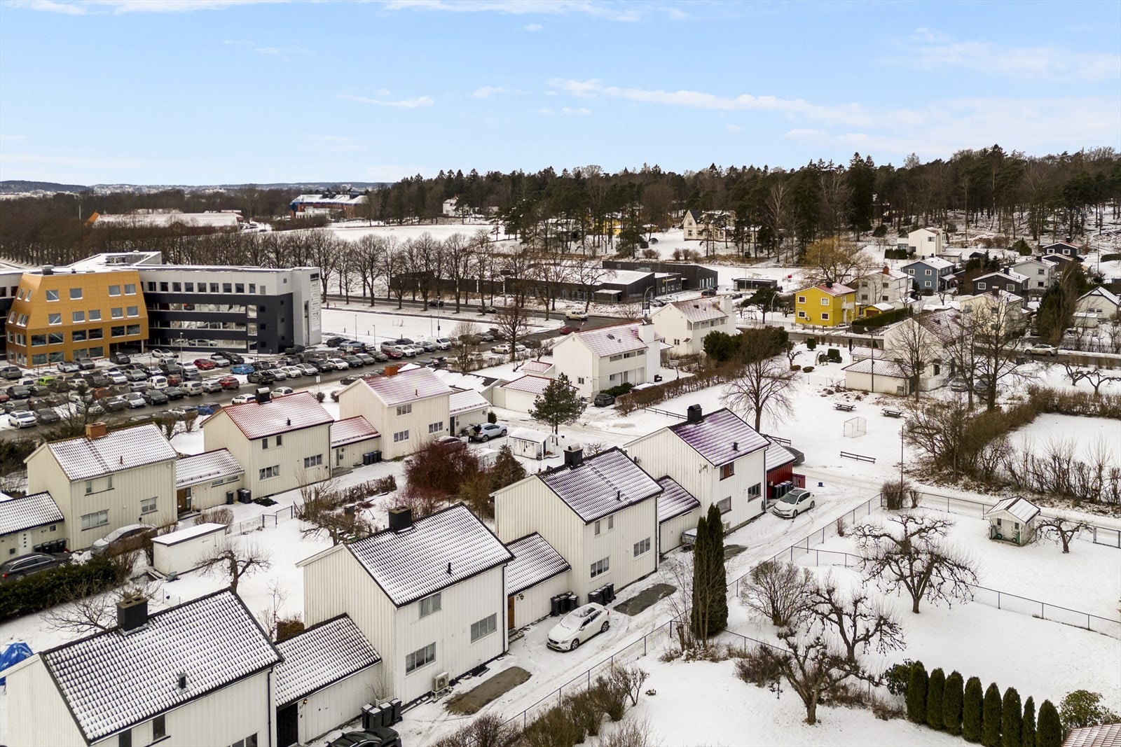 videre er det kun et par minutters gange til rekreasjonsområdene i Kulåsparken Galleribilde